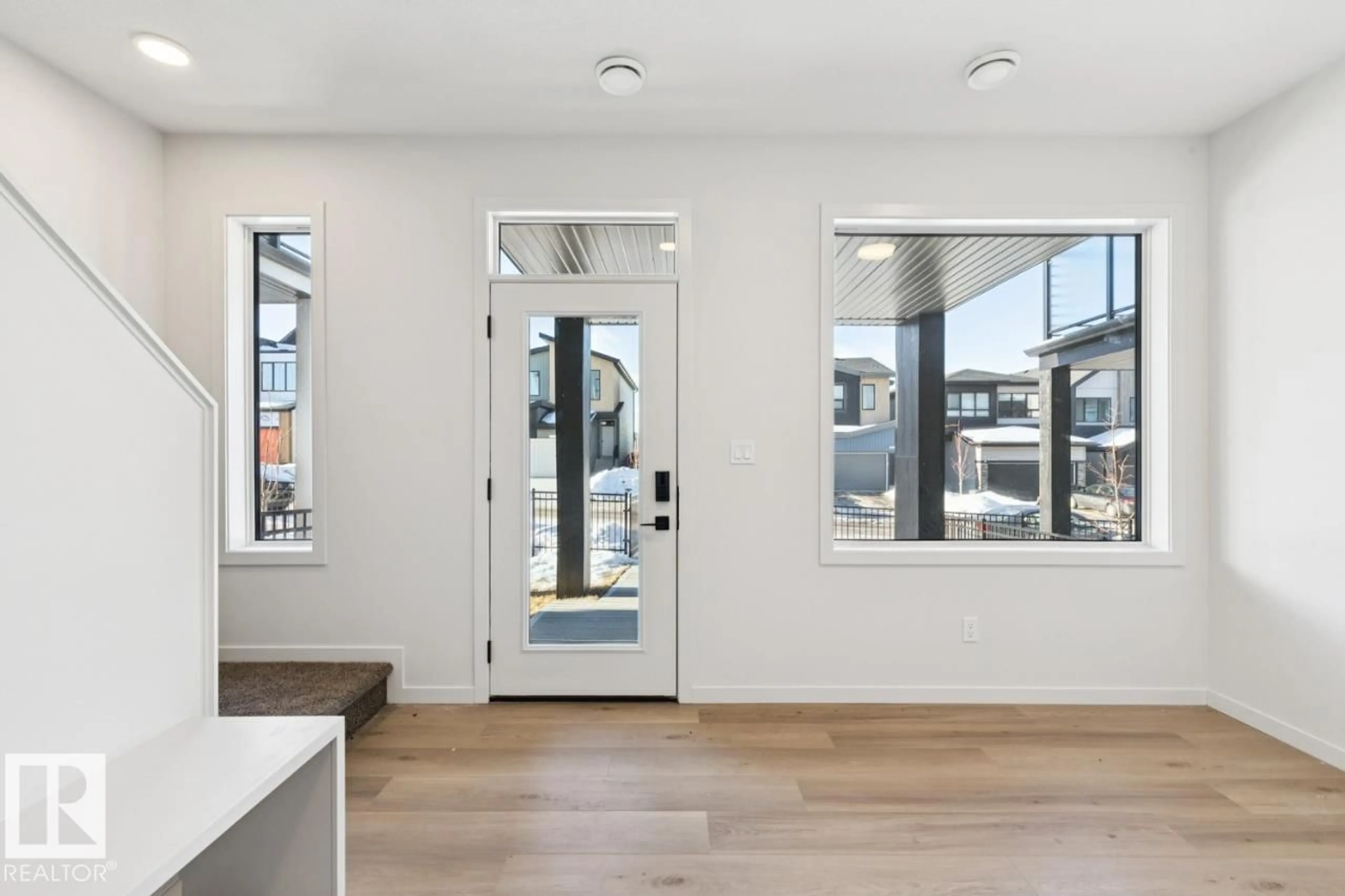 Indoor entryway for SW - 459 33 ST, Edmonton Alberta T6X1A7