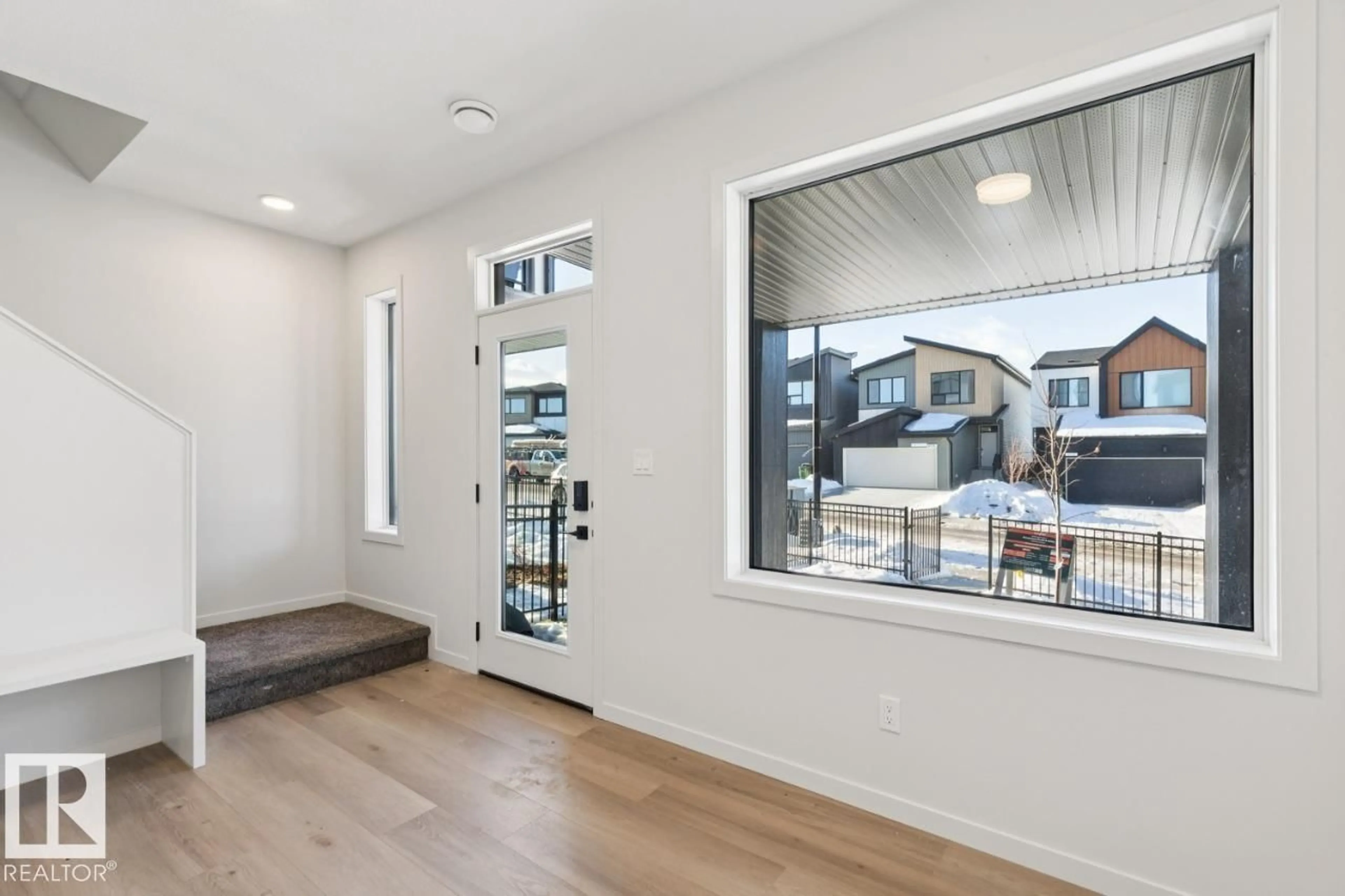 Indoor entryway for SW - 459 33 ST, Edmonton Alberta T6X1A7