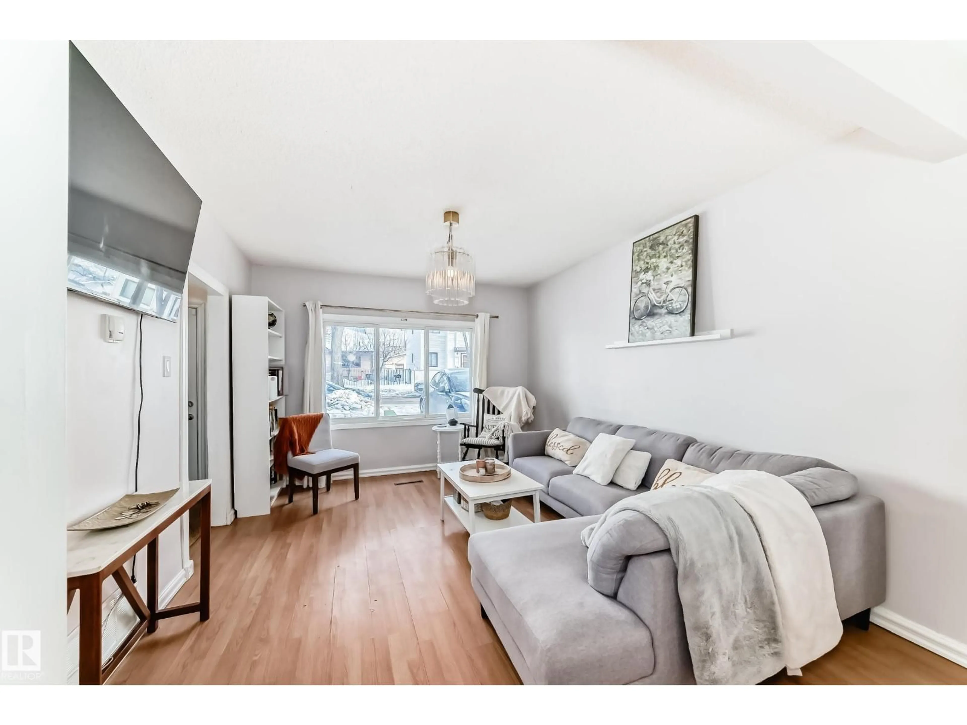 Living room with furniture, wood/laminate floor for NW - 10928 92 ST, Edmonton Alberta T5H1W1