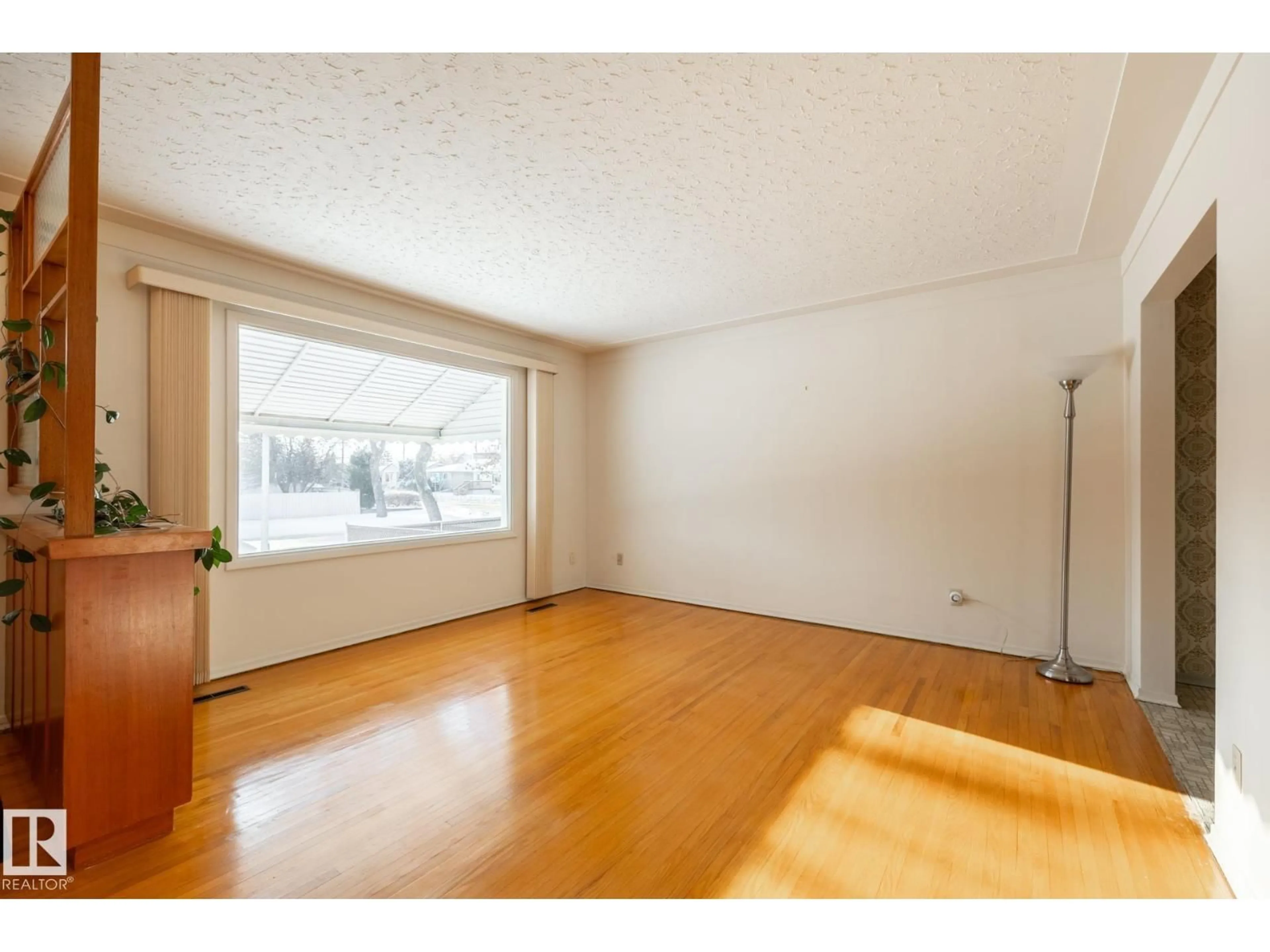 A pic of a room for 4842 116 AV, Edmonton Alberta T5W0X6