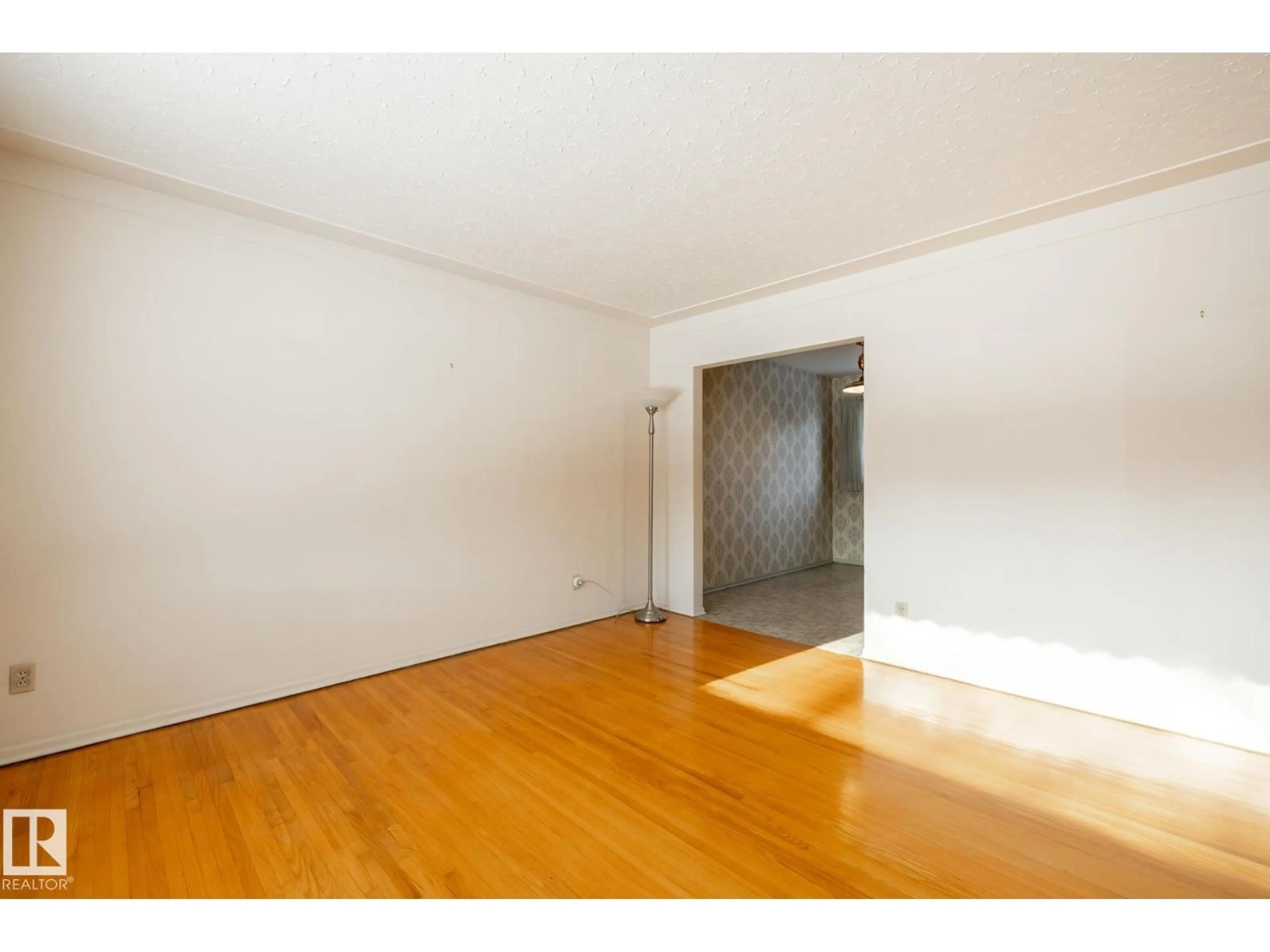 A pic of a room for 4842 116 AV, Edmonton Alberta T5W0X6