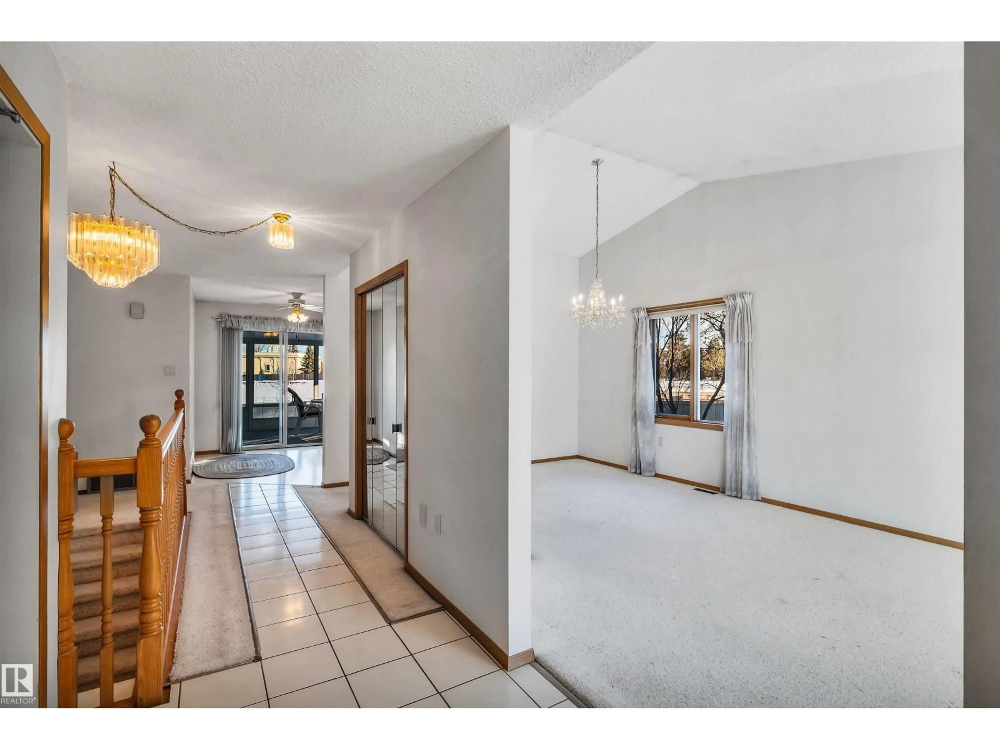 Indoor foyer for #36 - 303 TWIN BROOKS DR, Edmonton Alberta T6J6V3