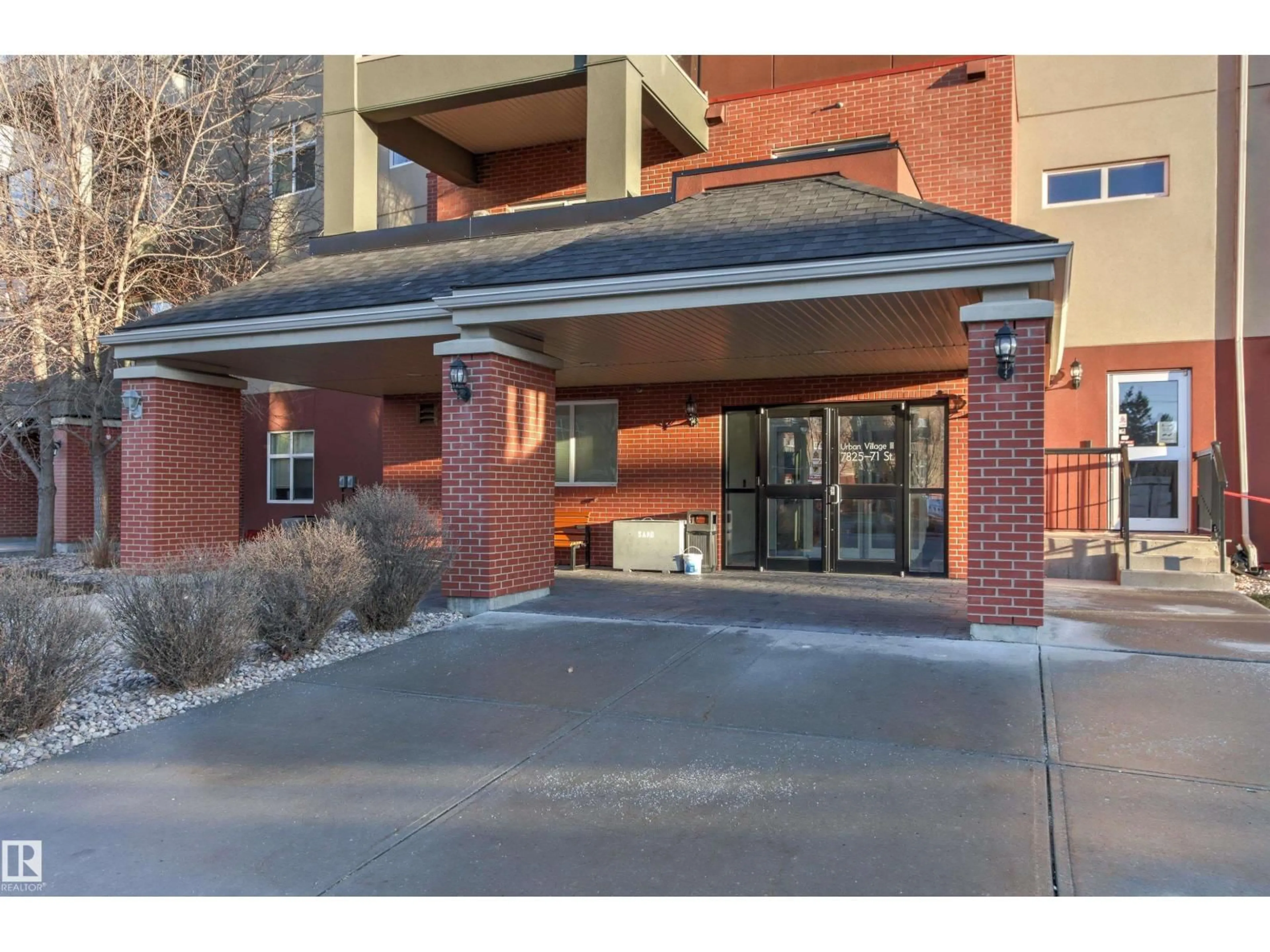 Indoor foyer for #428 - 7825 71 ST, Edmonton Alberta T6B3R9