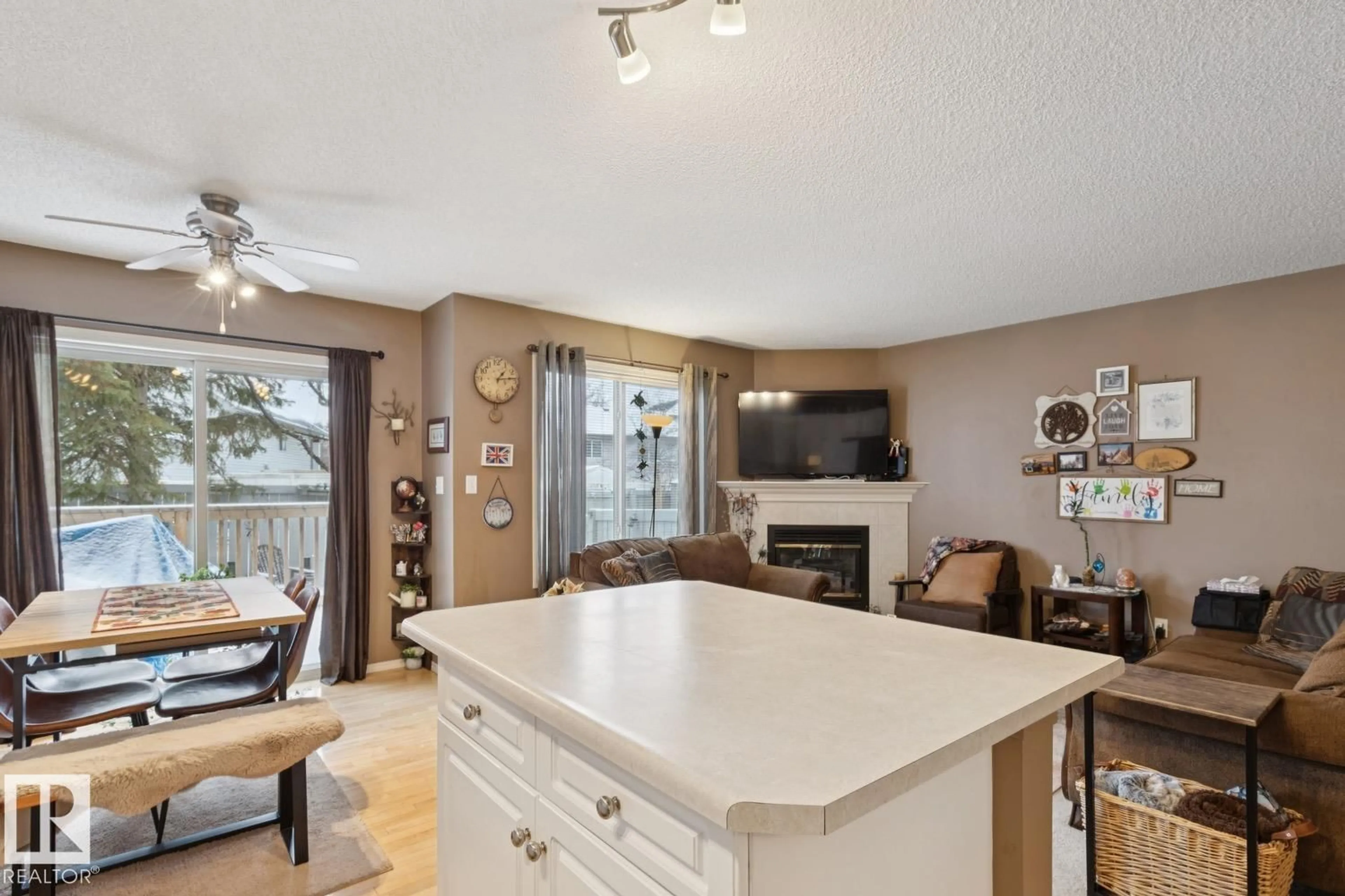Open concept kitchen, unknown for #5 - 4020 21 ST, Edmonton Alberta T6T1T8