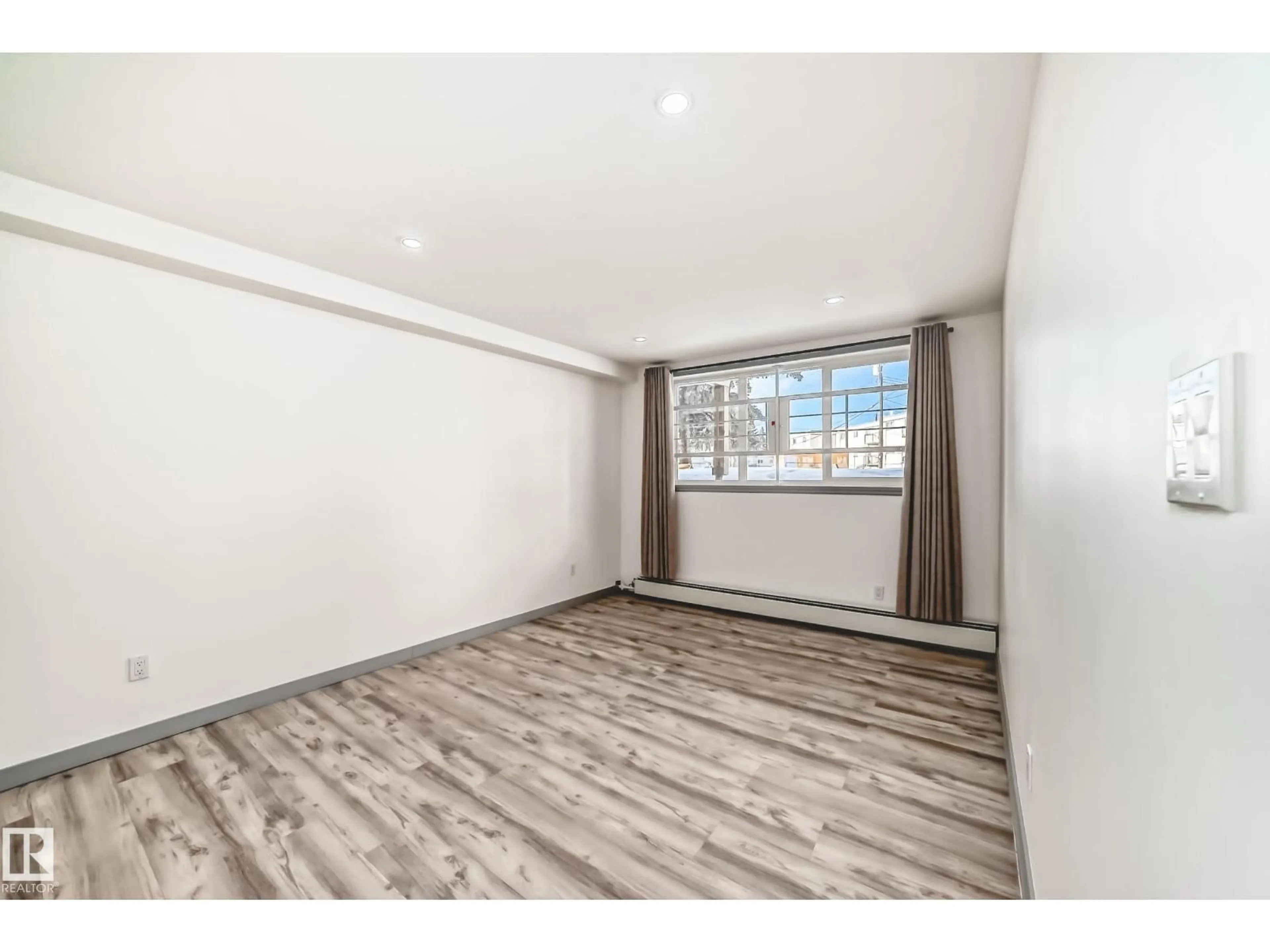 A pic of a room for #4 - 13230 FORT RD, Edmonton Alberta T5A1C2