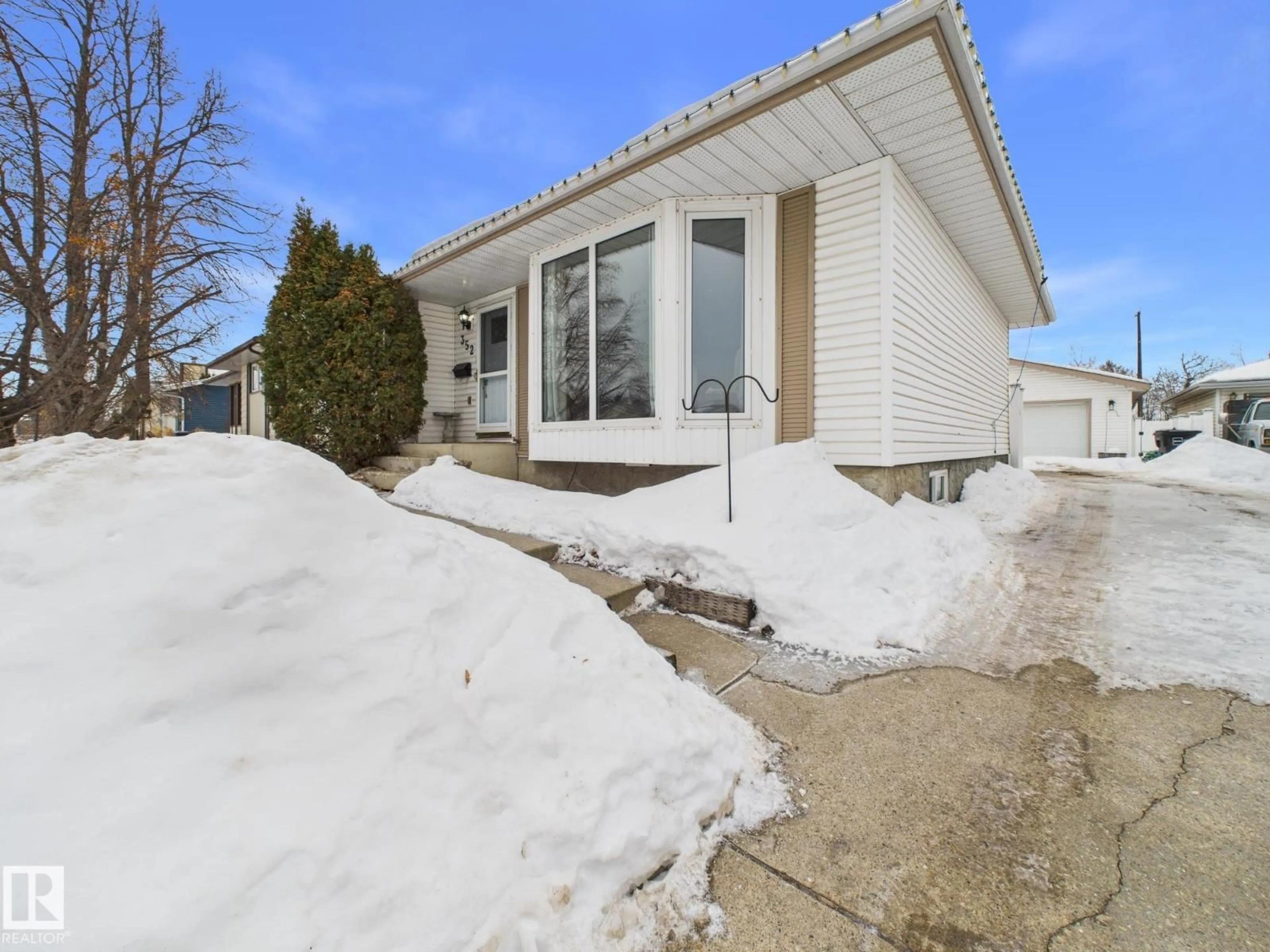 Unknown for 352 HUFFMAN CR, Edmonton Alberta T5A4C8