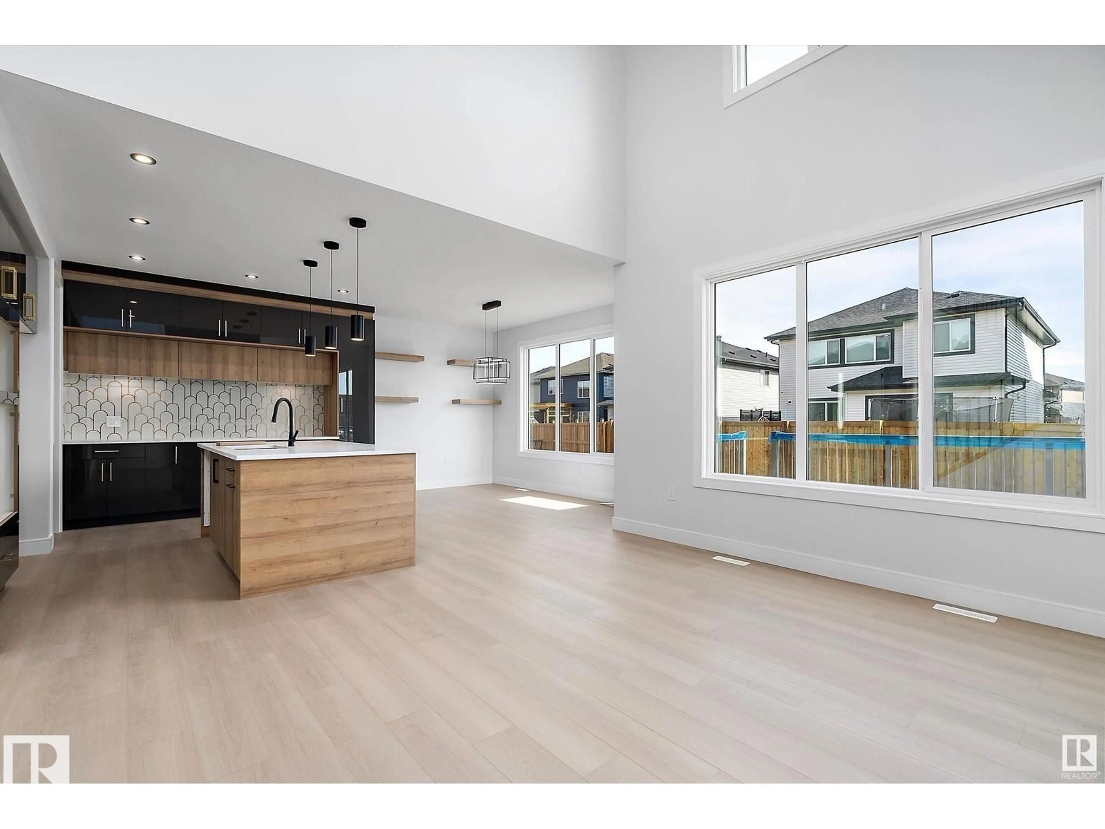 Open concept kitchen, unknown for 138 SOUTH RAVINES DR, Devon Alberta T9G0M7