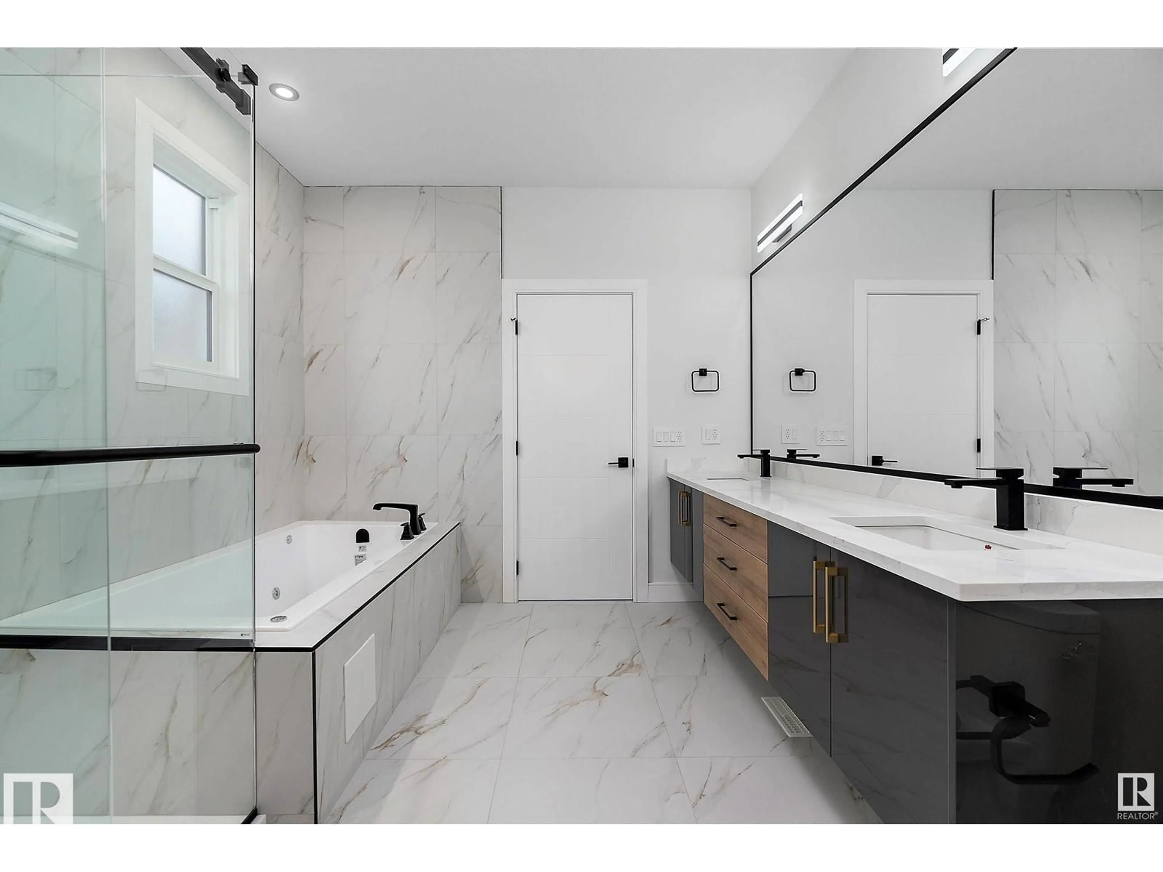 Contemporary bathroom, ceramic/tile floor for 138 SOUTH RAVINES DR, Devon Alberta T9G0M7