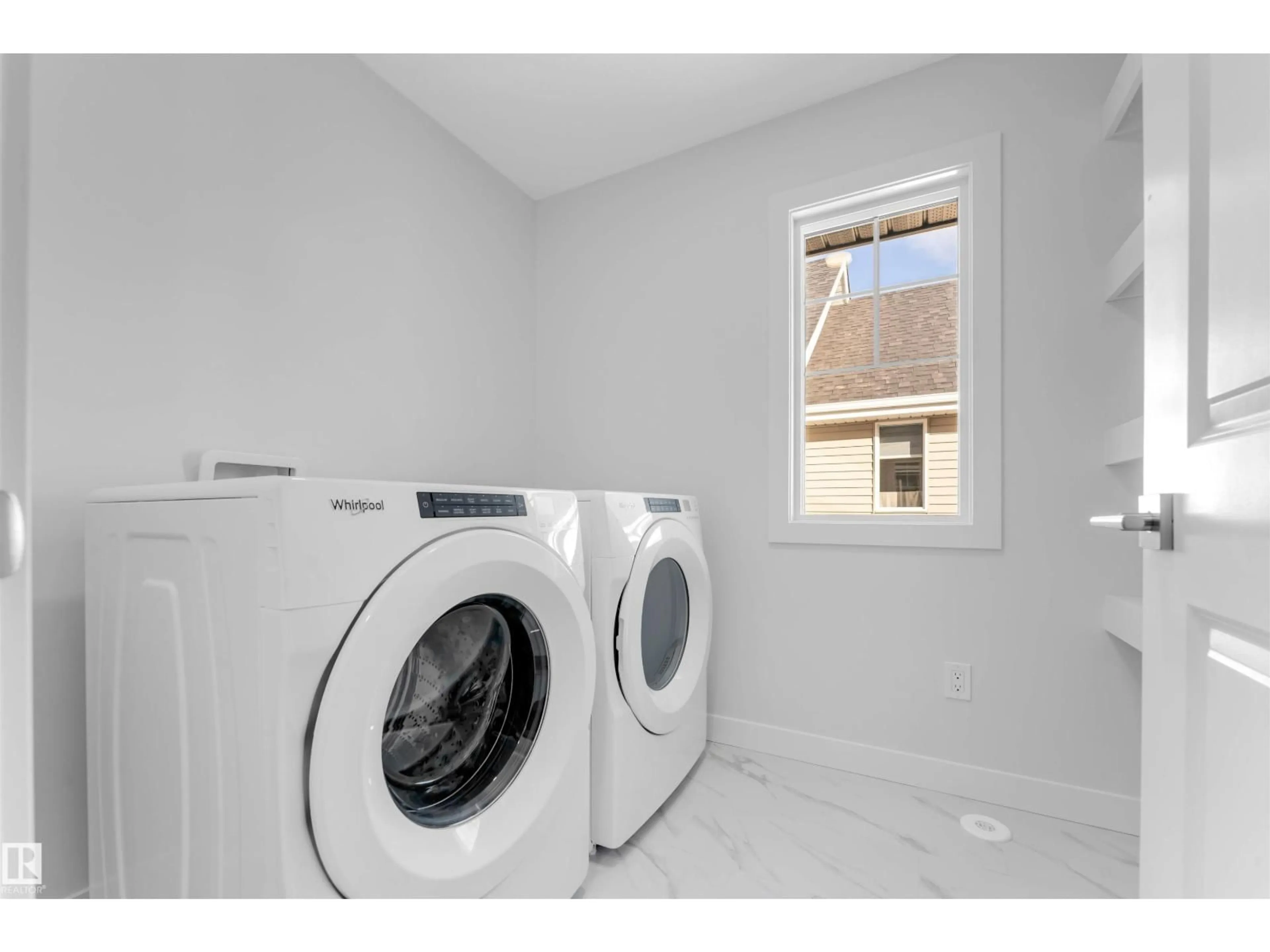 Laundry room for 911 18 AV, Edmonton Alberta T6T2X3