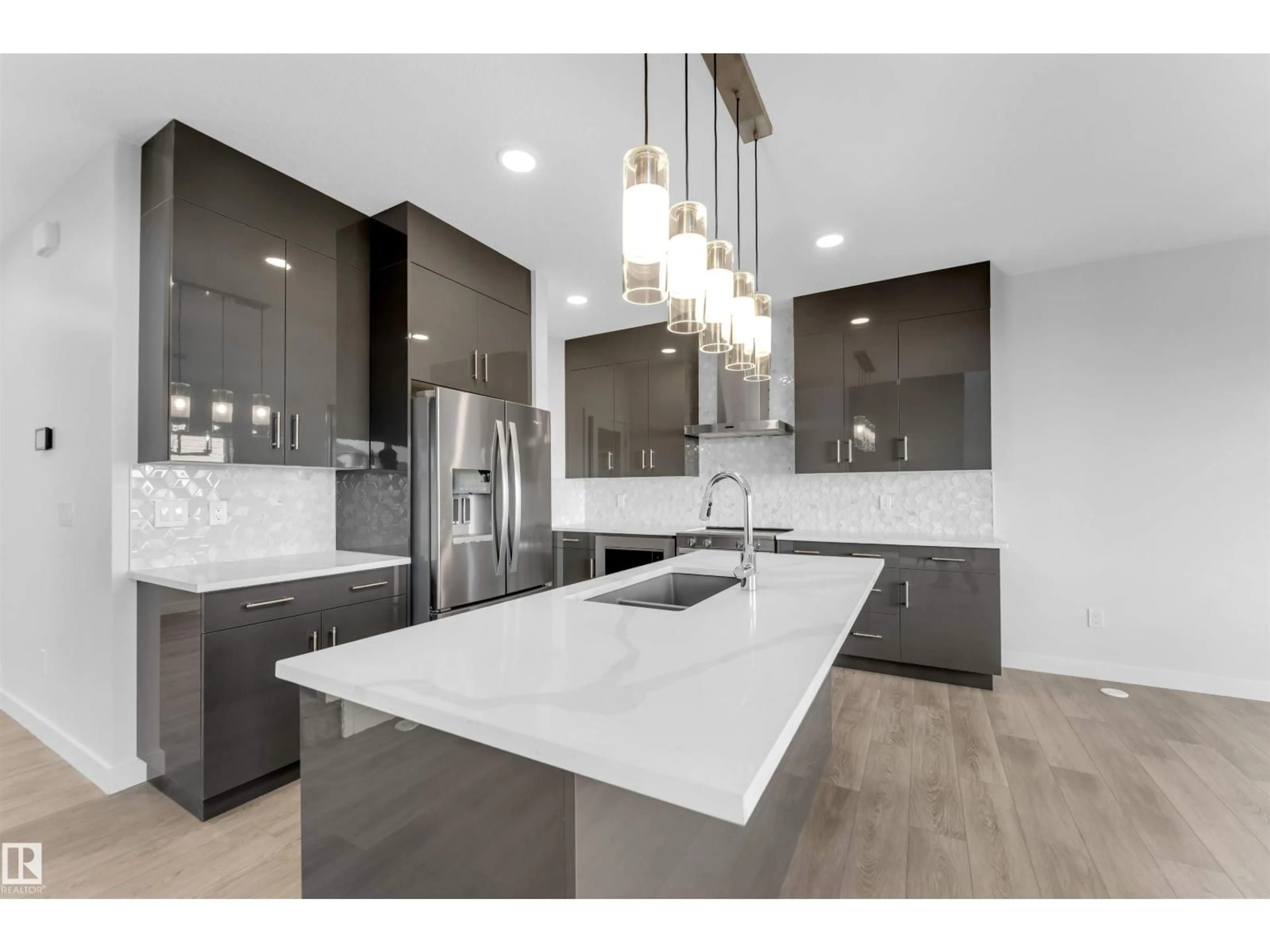 Contemporary kitchen, ceramic/tile floor for 935 18 AV, Edmonton Alberta T6T2X3