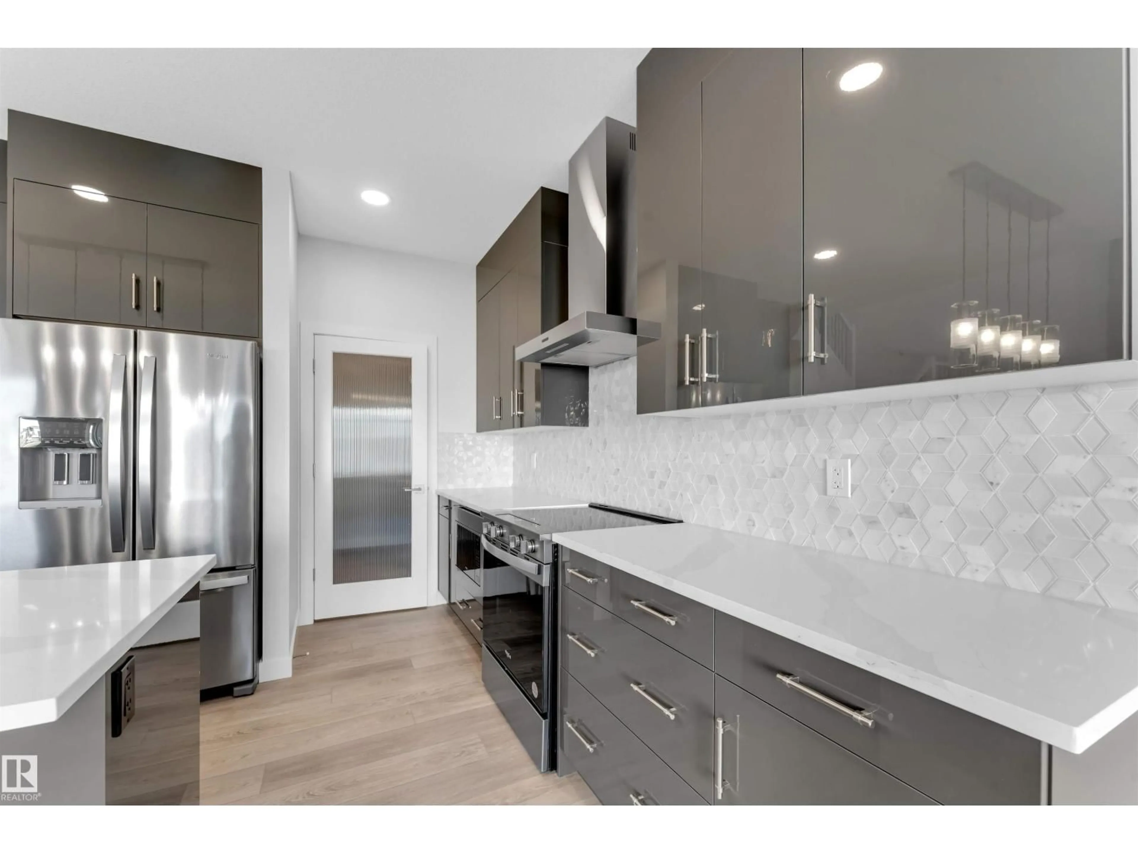 Open concept kitchen, ceramic/tile floor for 935 18 AV, Edmonton Alberta T6T2X3