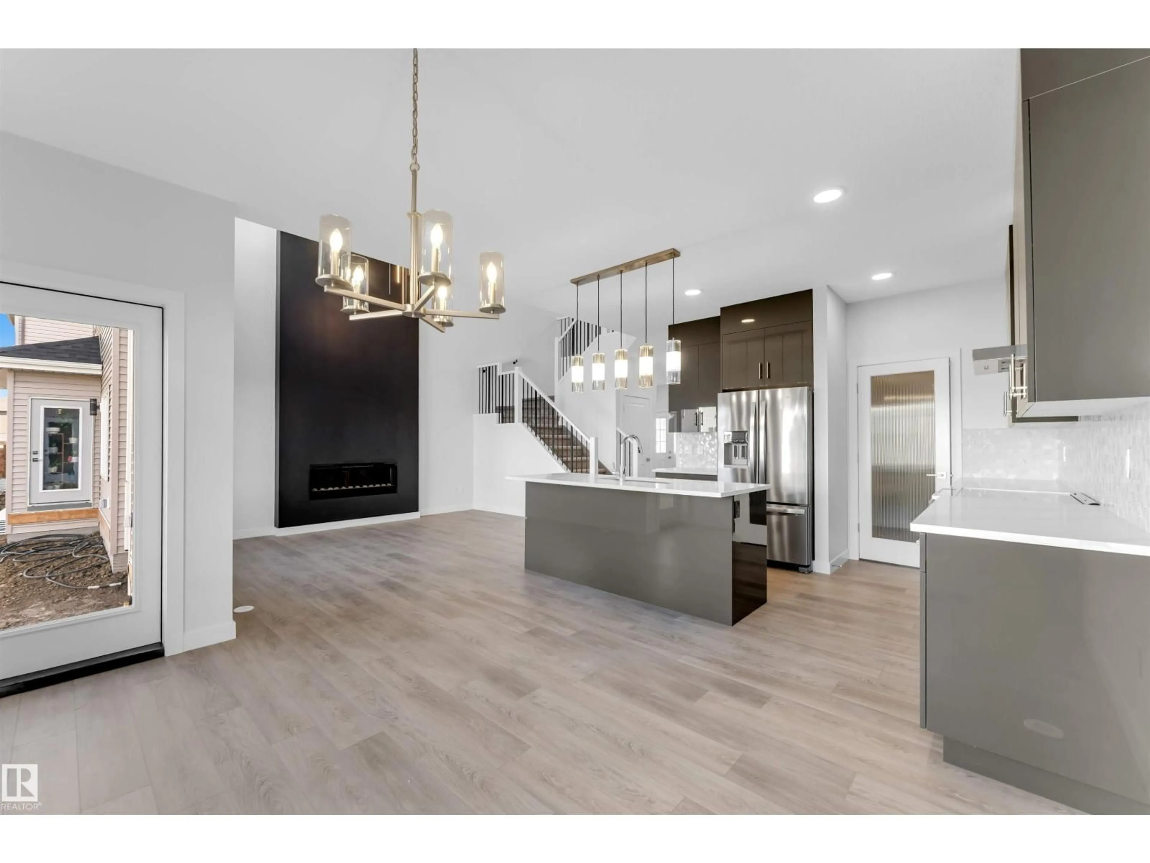 Open concept kitchen, unknown for 935 18 AV, Edmonton Alberta T6T2X3