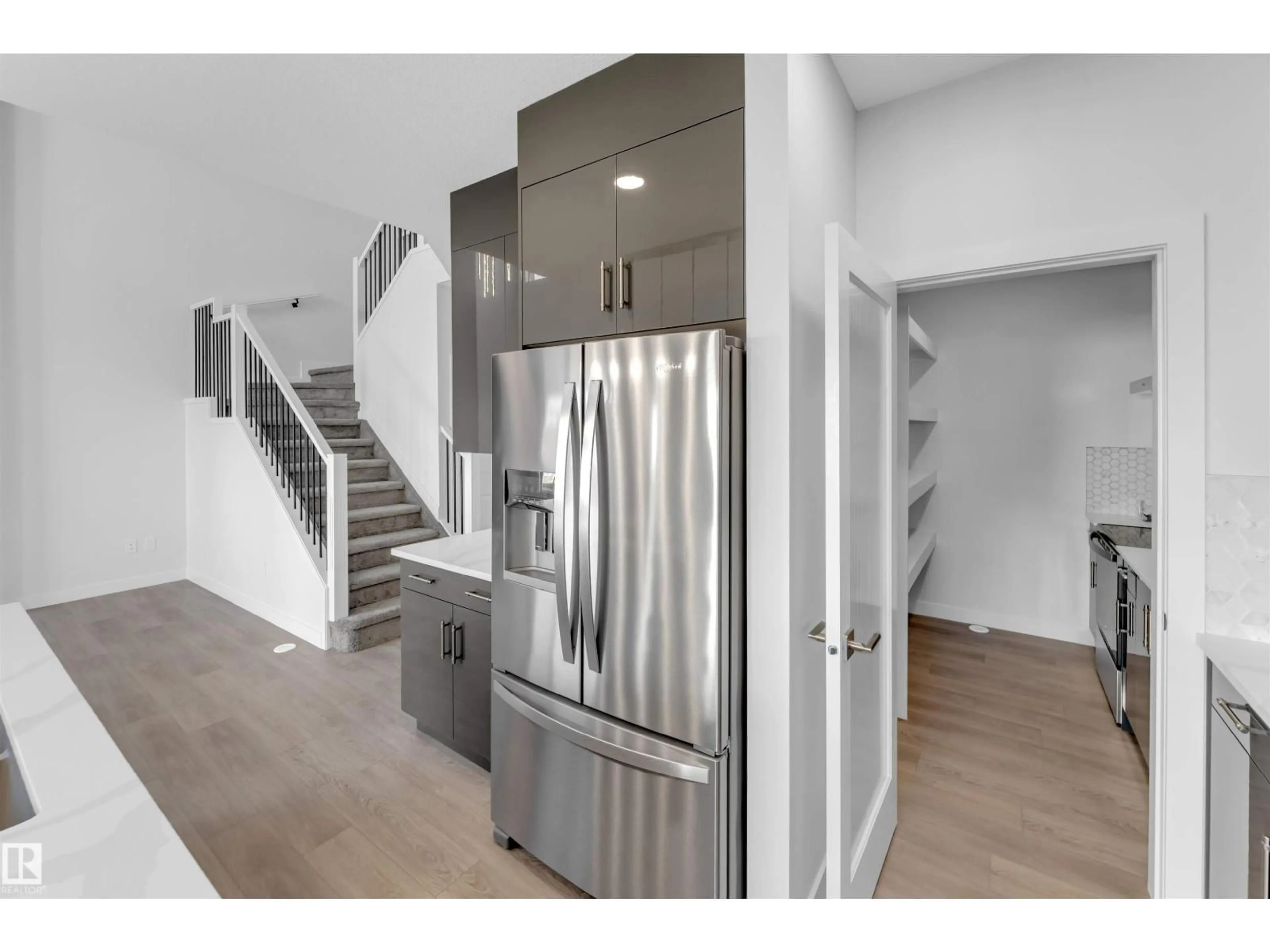 Open concept kitchen, unknown for 935 18 AV, Edmonton Alberta T6T2X3