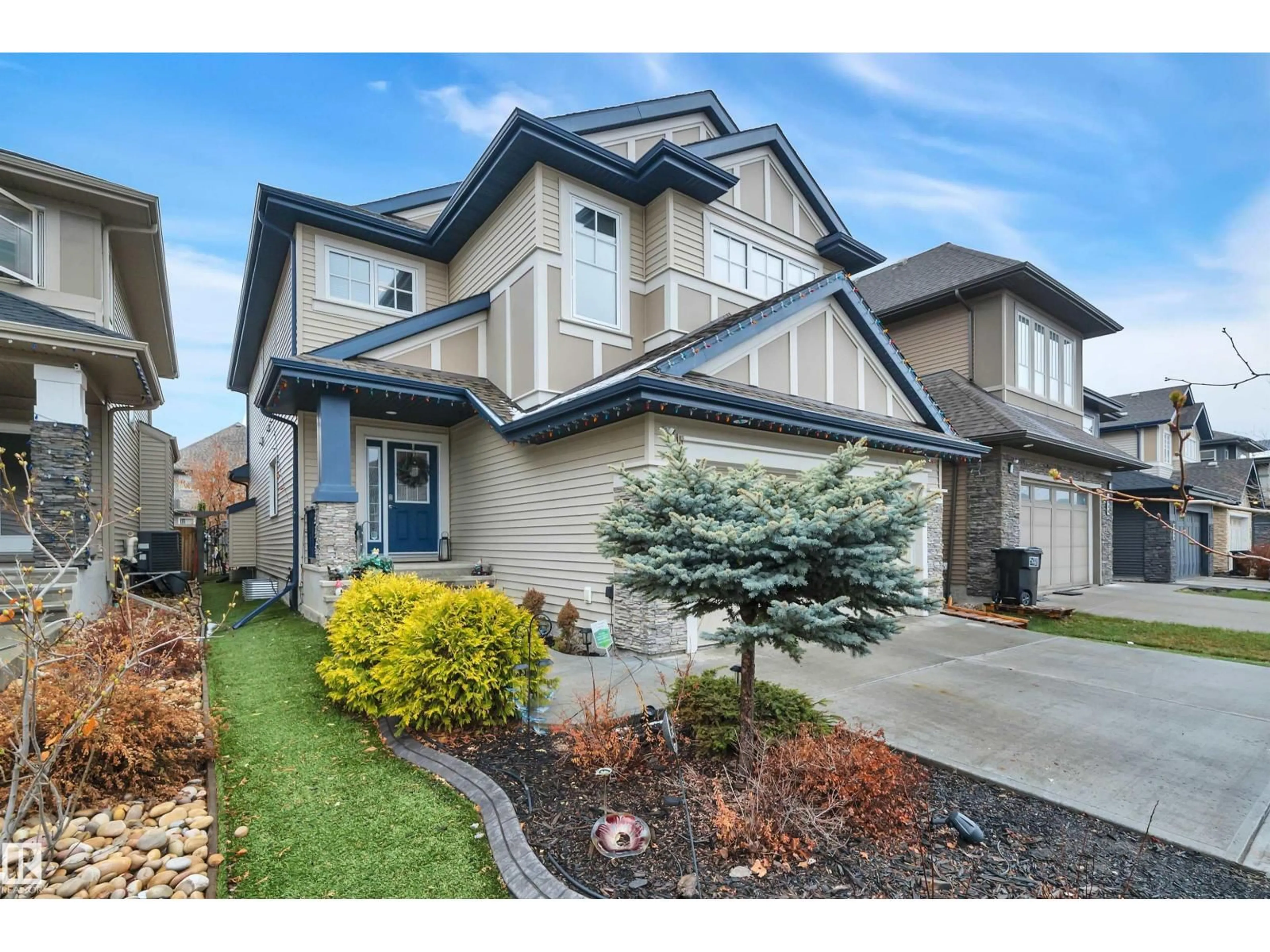 Home with vinyl exterior material, street for 1958 AINSLIE LINK, Edmonton Alberta T6W2L9