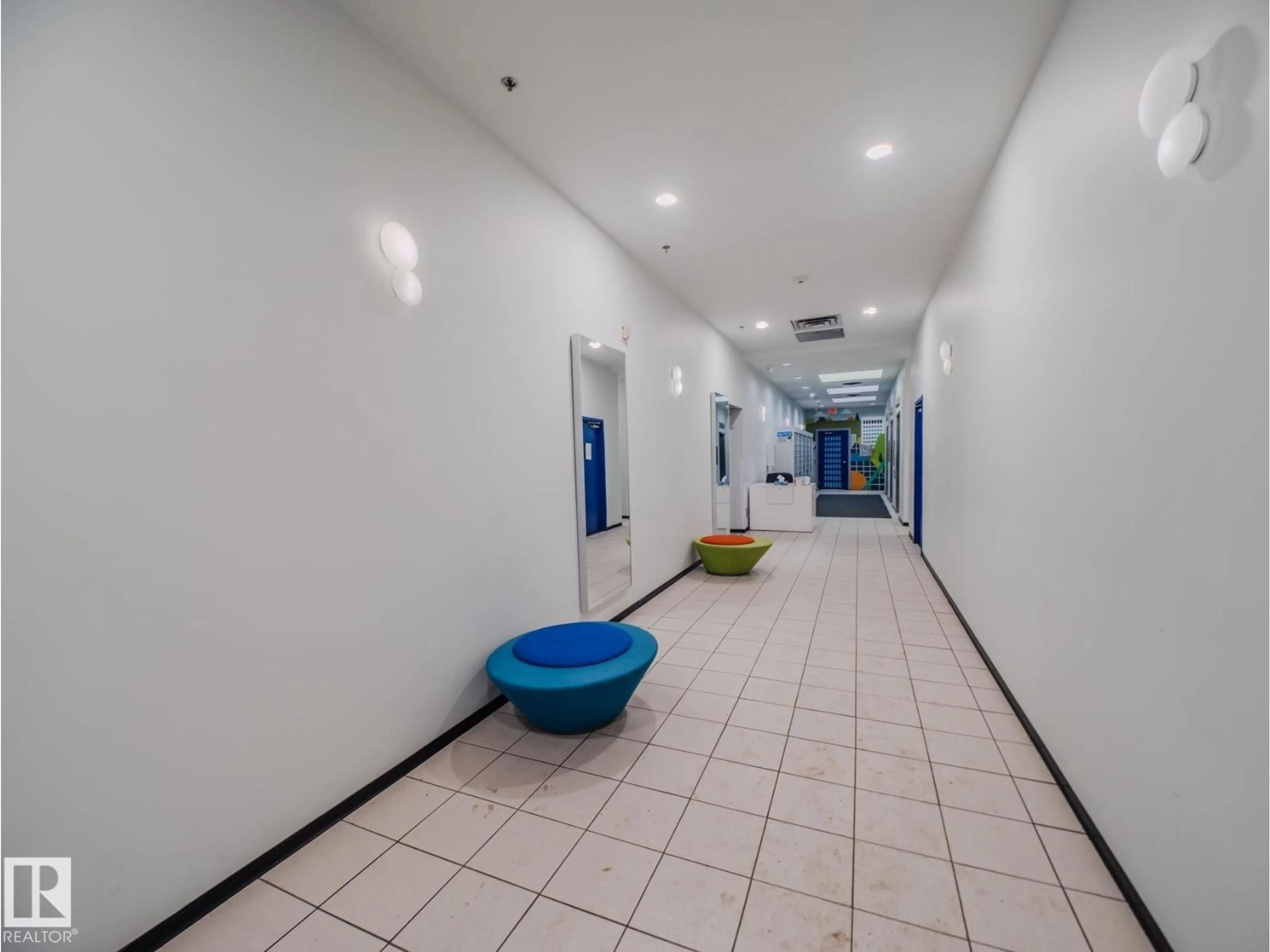 Indoor foyer for 1507 JASPER AV NW, Edmonton Alberta T5J1R9