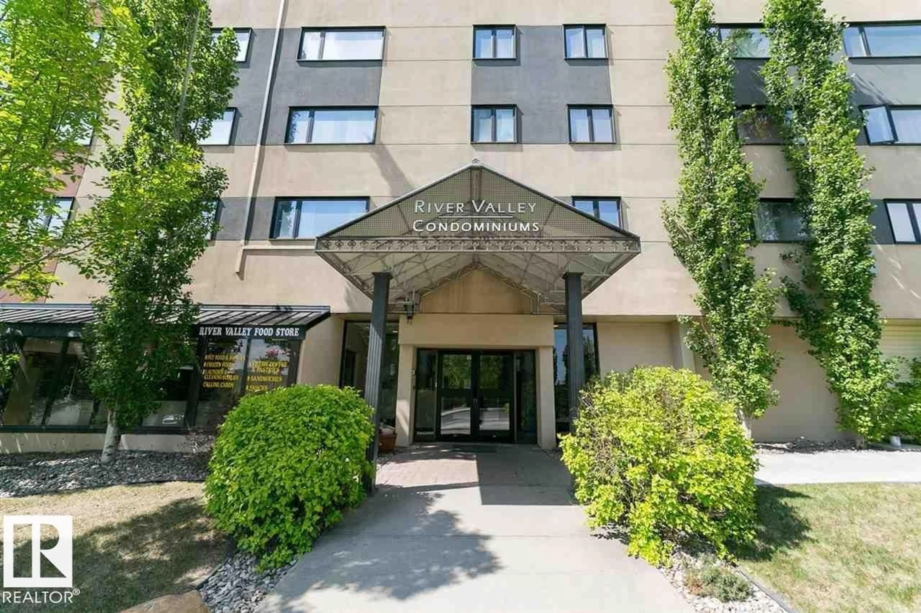 Indoor foyer for 901 - 9710 105 ST, Edmonton Alberta T5K1A4