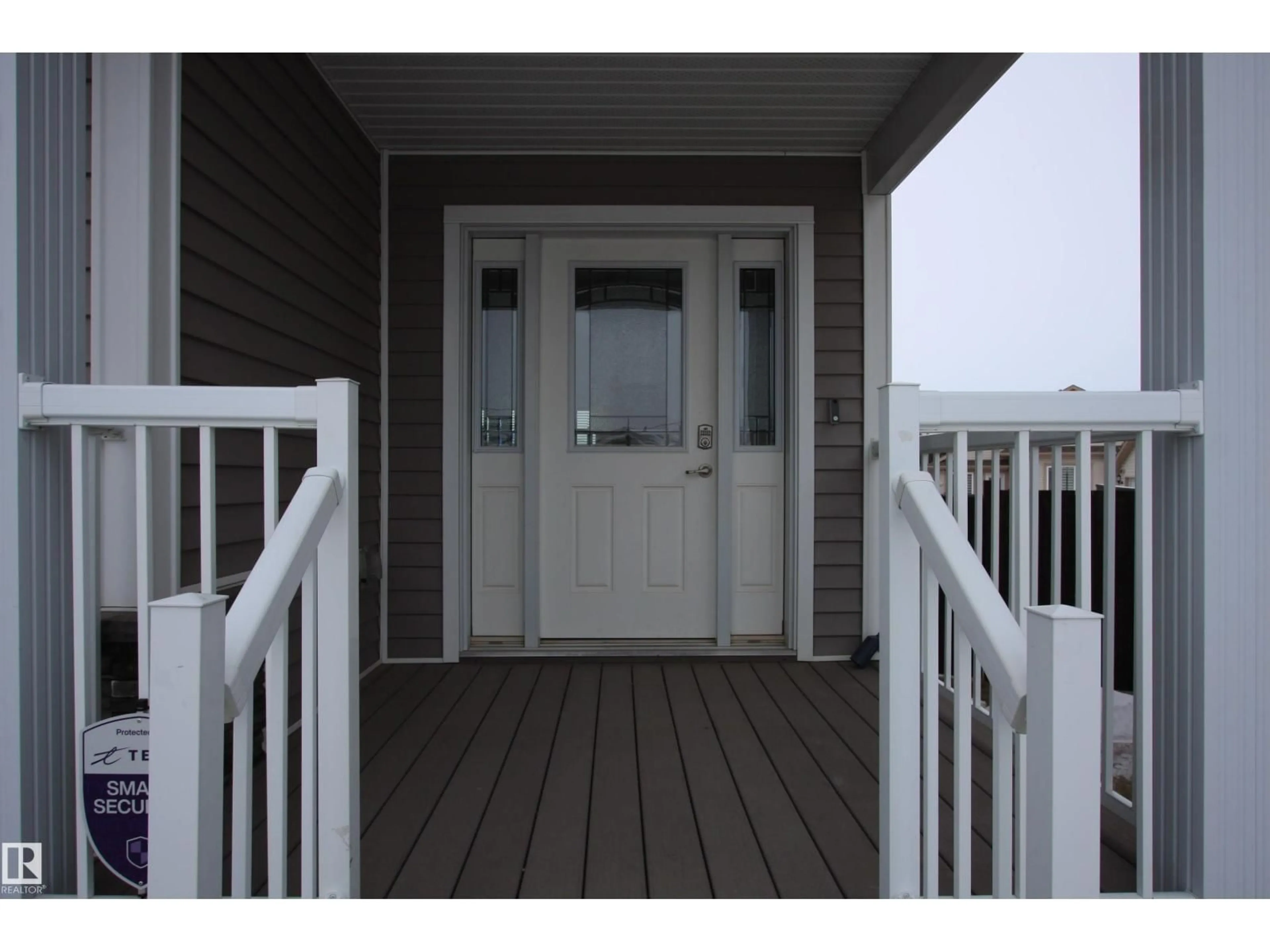 Indoor entryway for 7514 40 AVE, Camrose Alberta T4V4C1