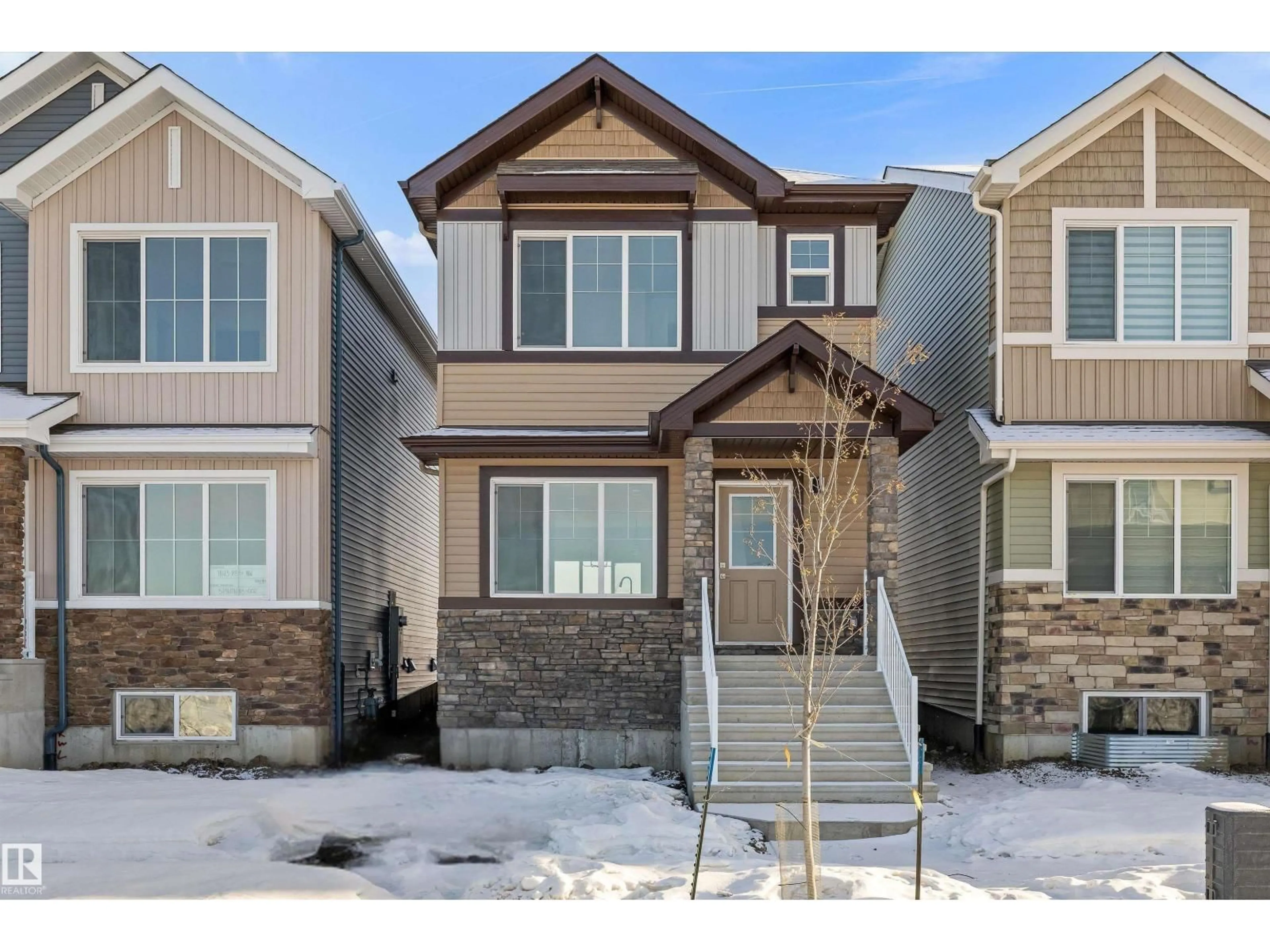 Home with vinyl exterior material, street for NW - 18119 85 ST, Edmonton Alberta T5Z0X1