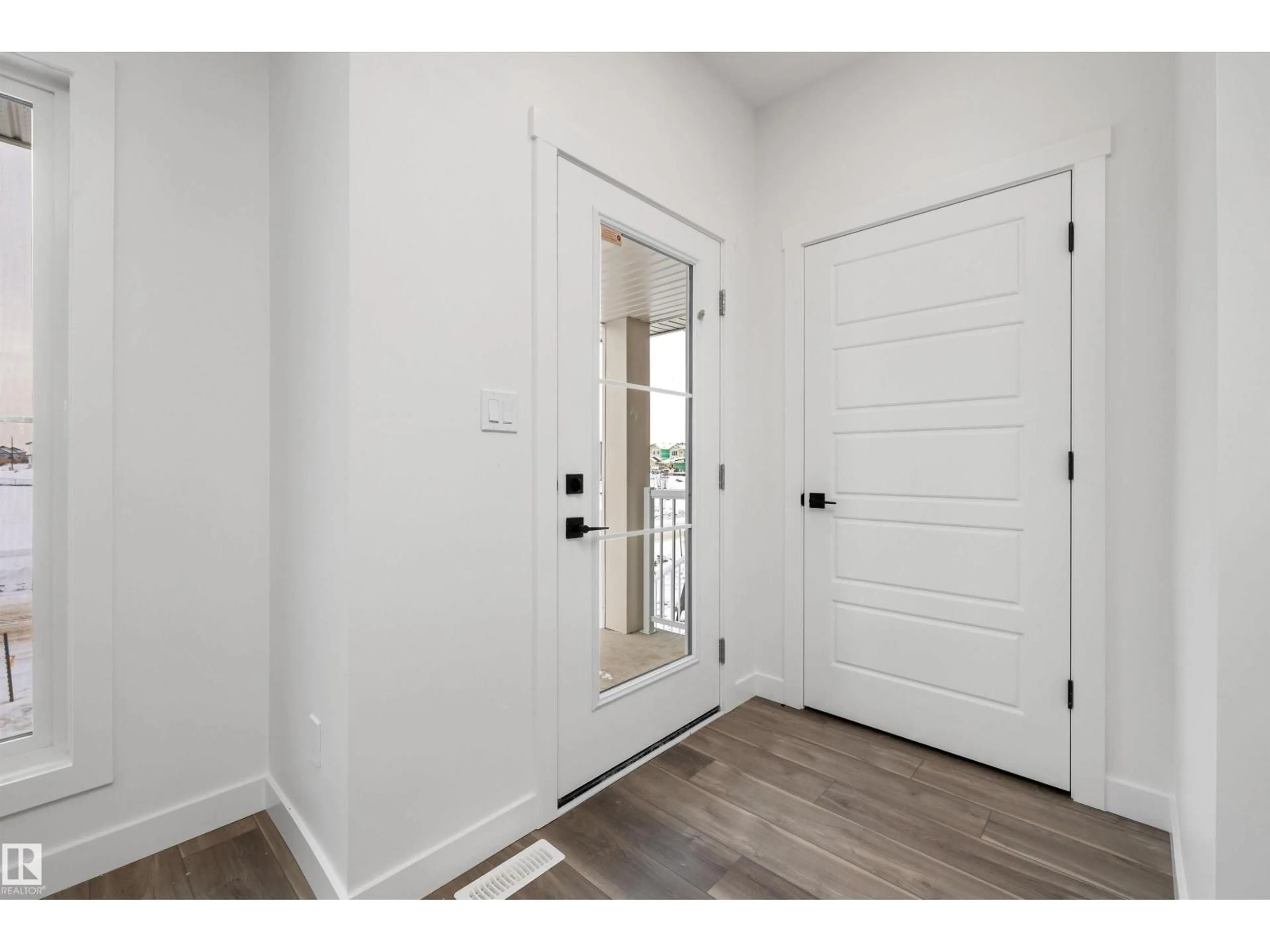 Indoor entryway for NW - 18131 85 ST, Edmonton Alberta T5Z0X1