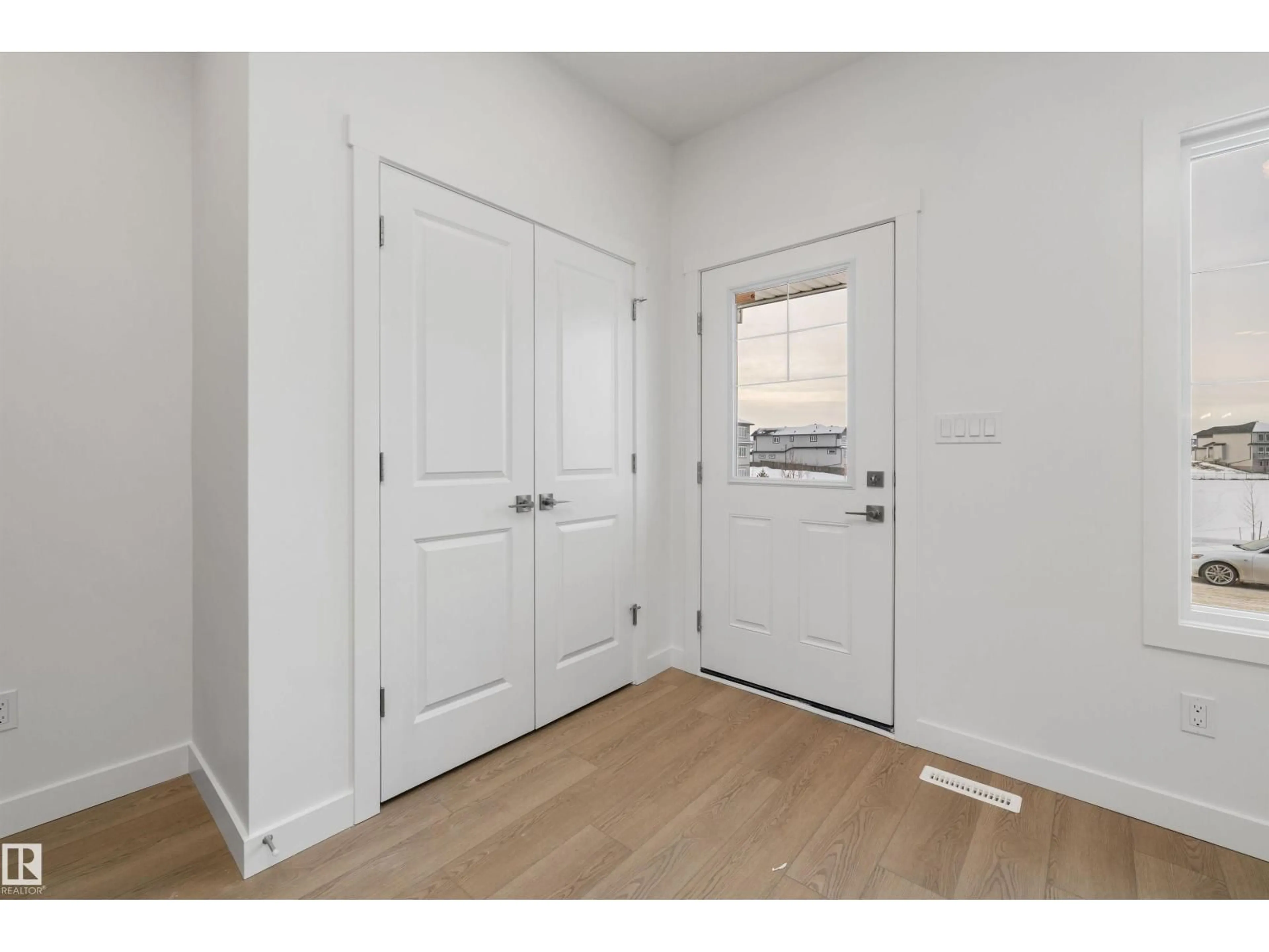 Indoor entryway for 18135 85 ST, Edmonton Alberta T5Z0X1