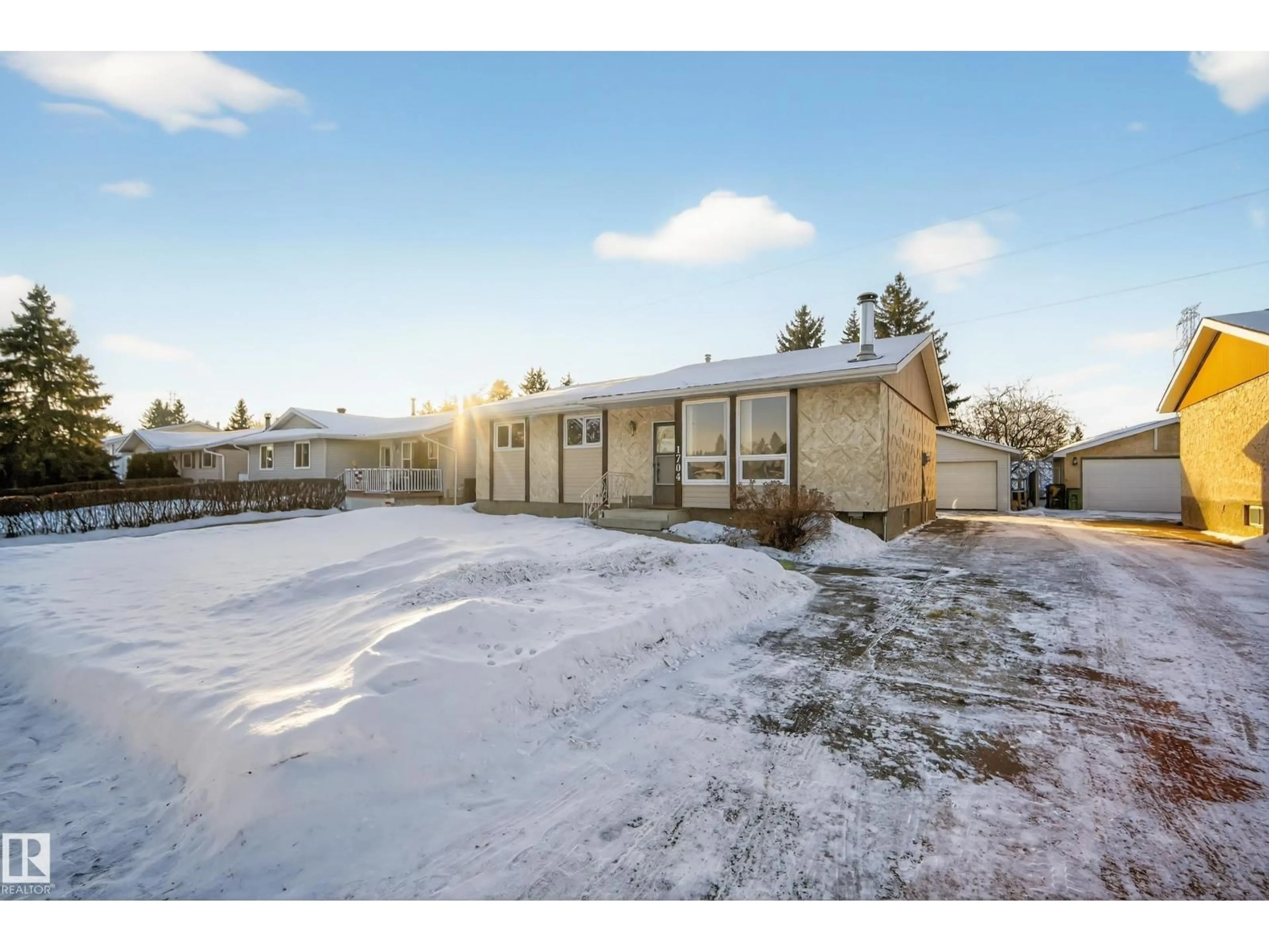 A pic from outside/outdoor area/front of a property/back of a property/a pic from drone, unknown for NW - 1704 89 ST, Edmonton Alberta T6K2A9