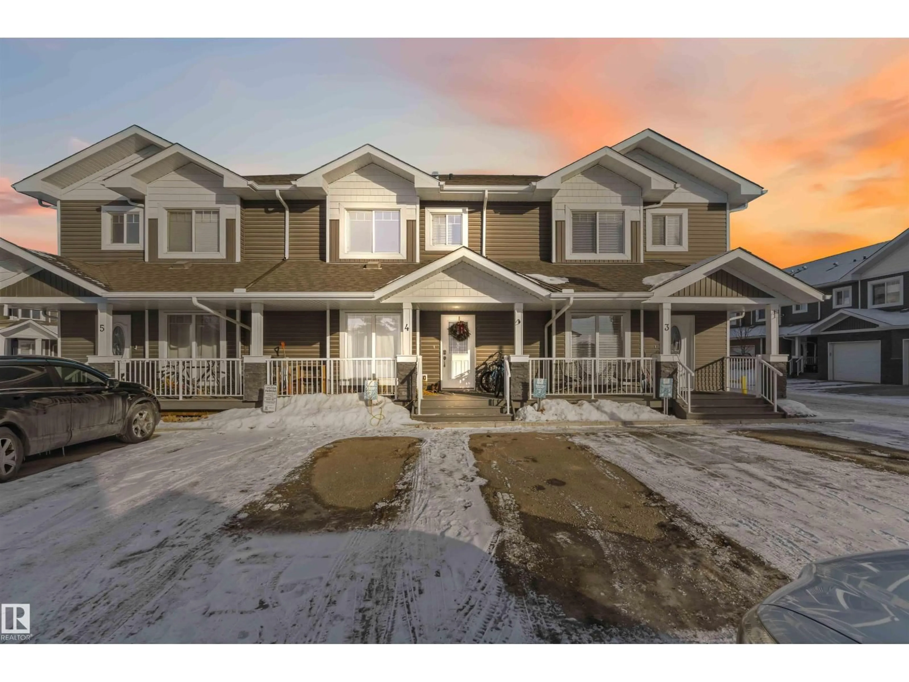 A pic from outside/outdoor area/front of a property/back of a property/a pic from drone, street for #4 - 500 GROVE DR, Spruce Grove Alberta T7X0P6