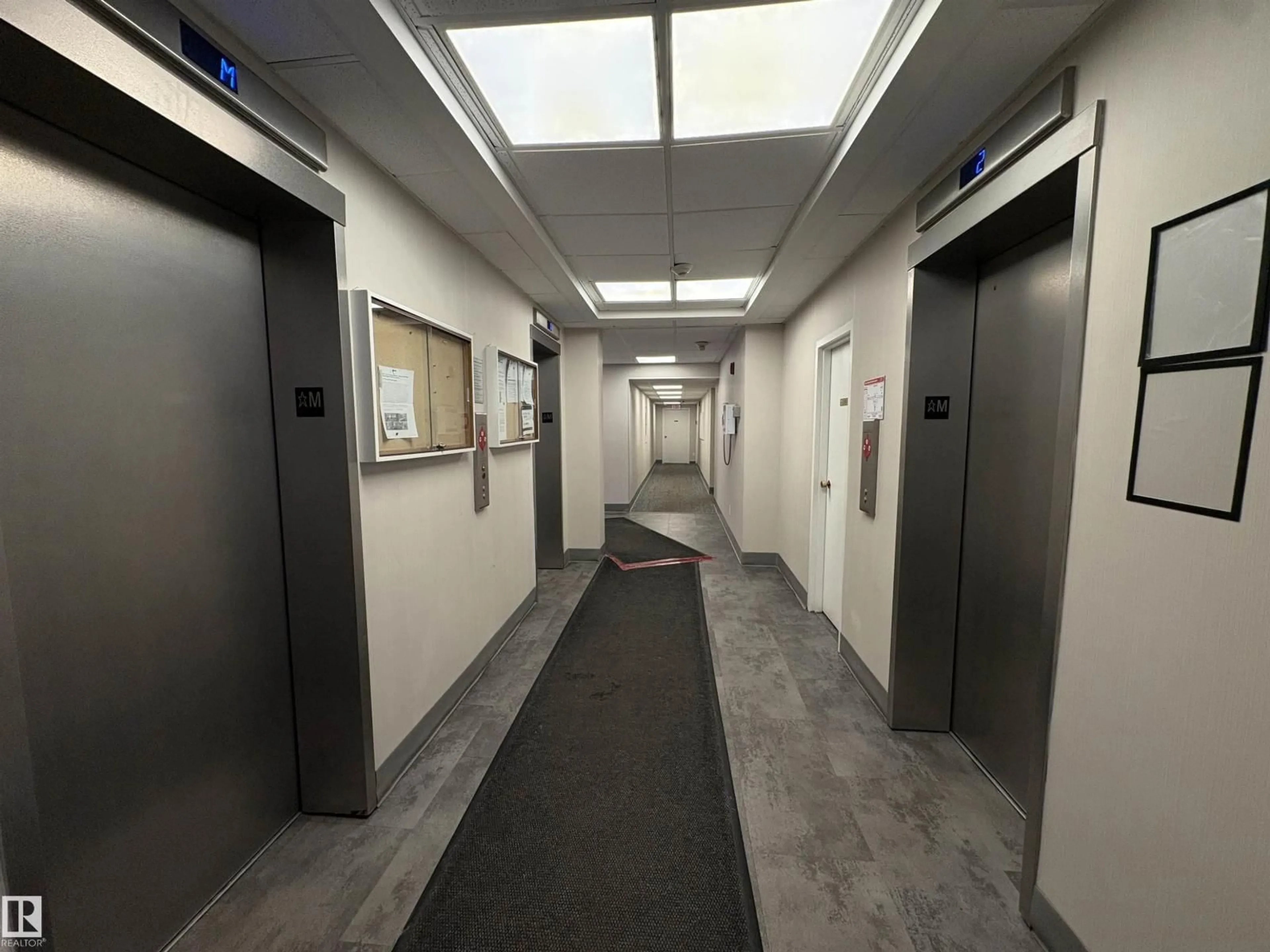 Indoor foyer for 1808 104 ST NW, Edmonton Alberta T5K2G5