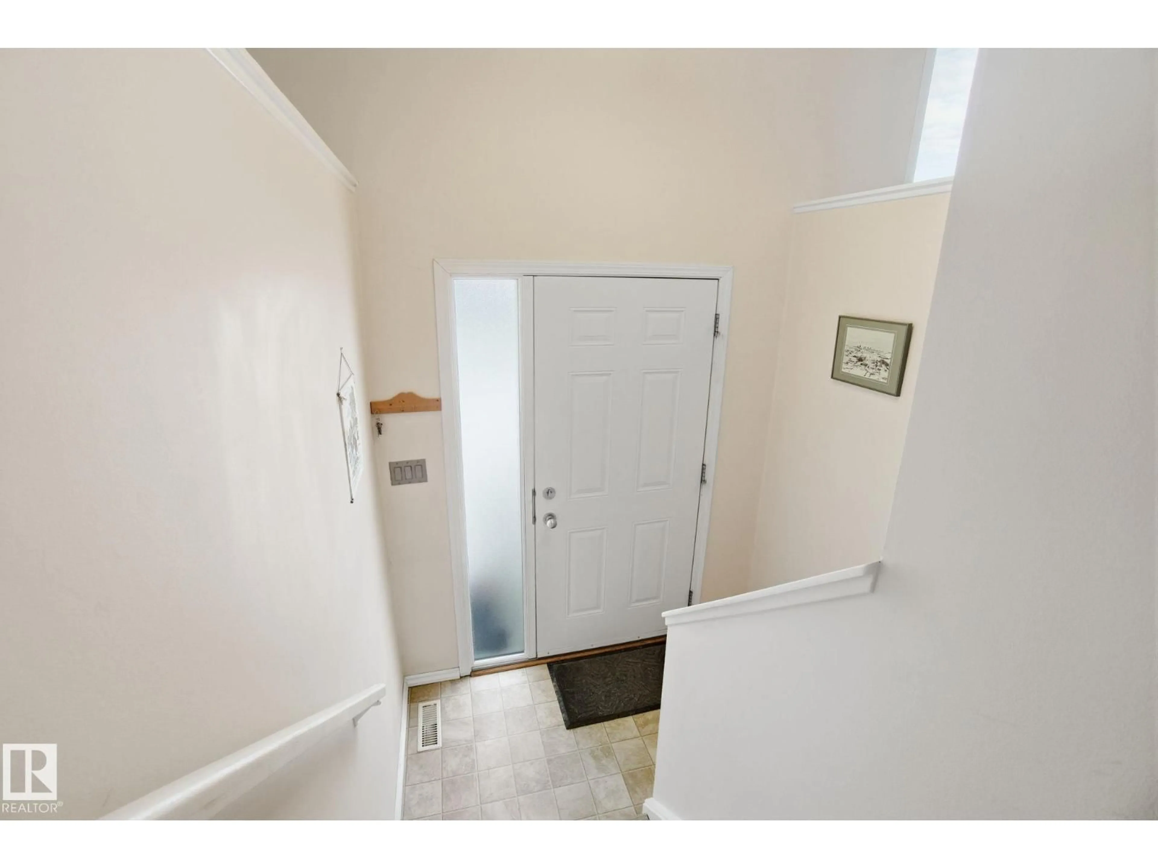 Indoor entryway for 6448 178 ST, Edmonton Alberta T5T2J4