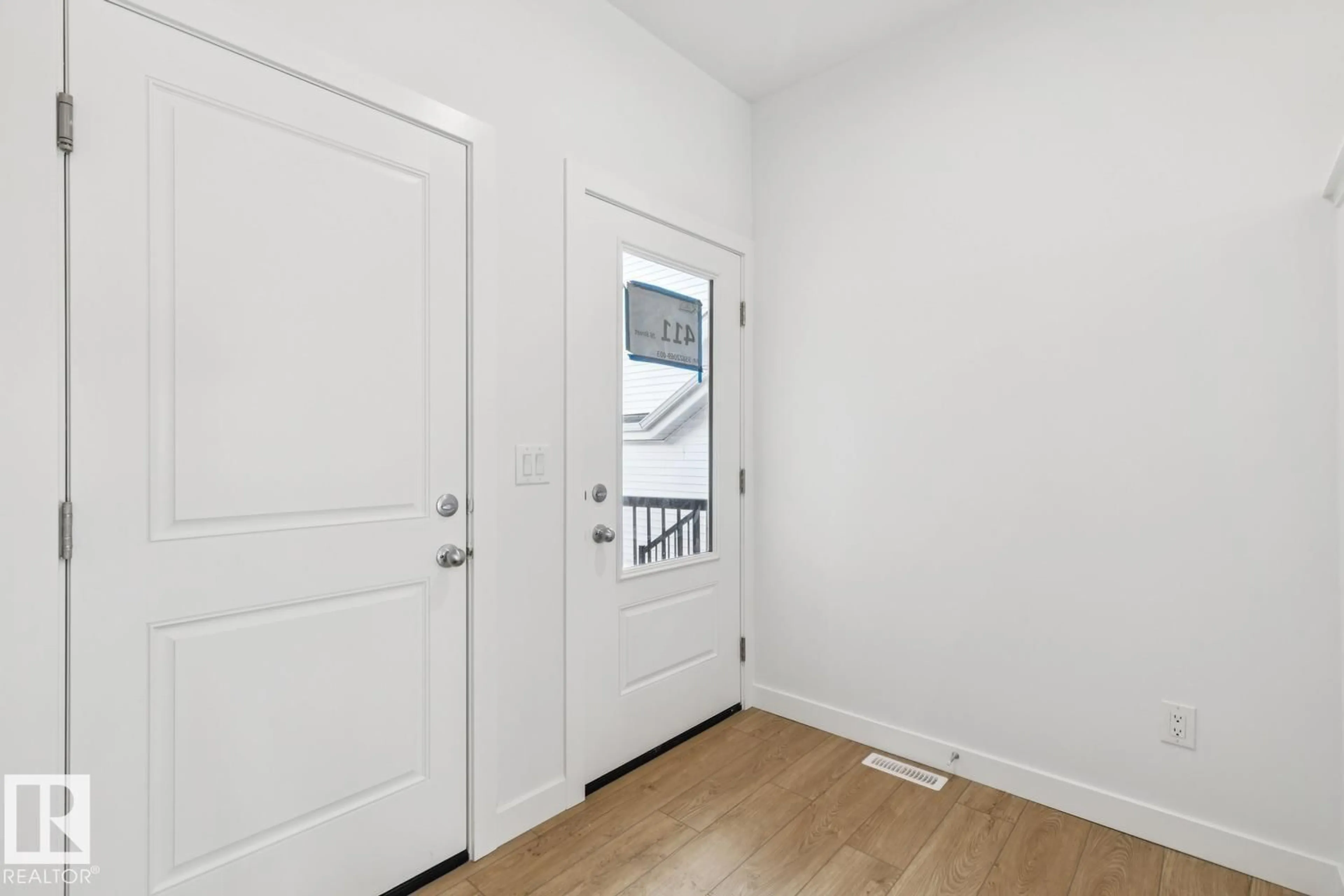 Indoor entryway for SW - 411 26 ST, Edmonton Alberta T6X3J1