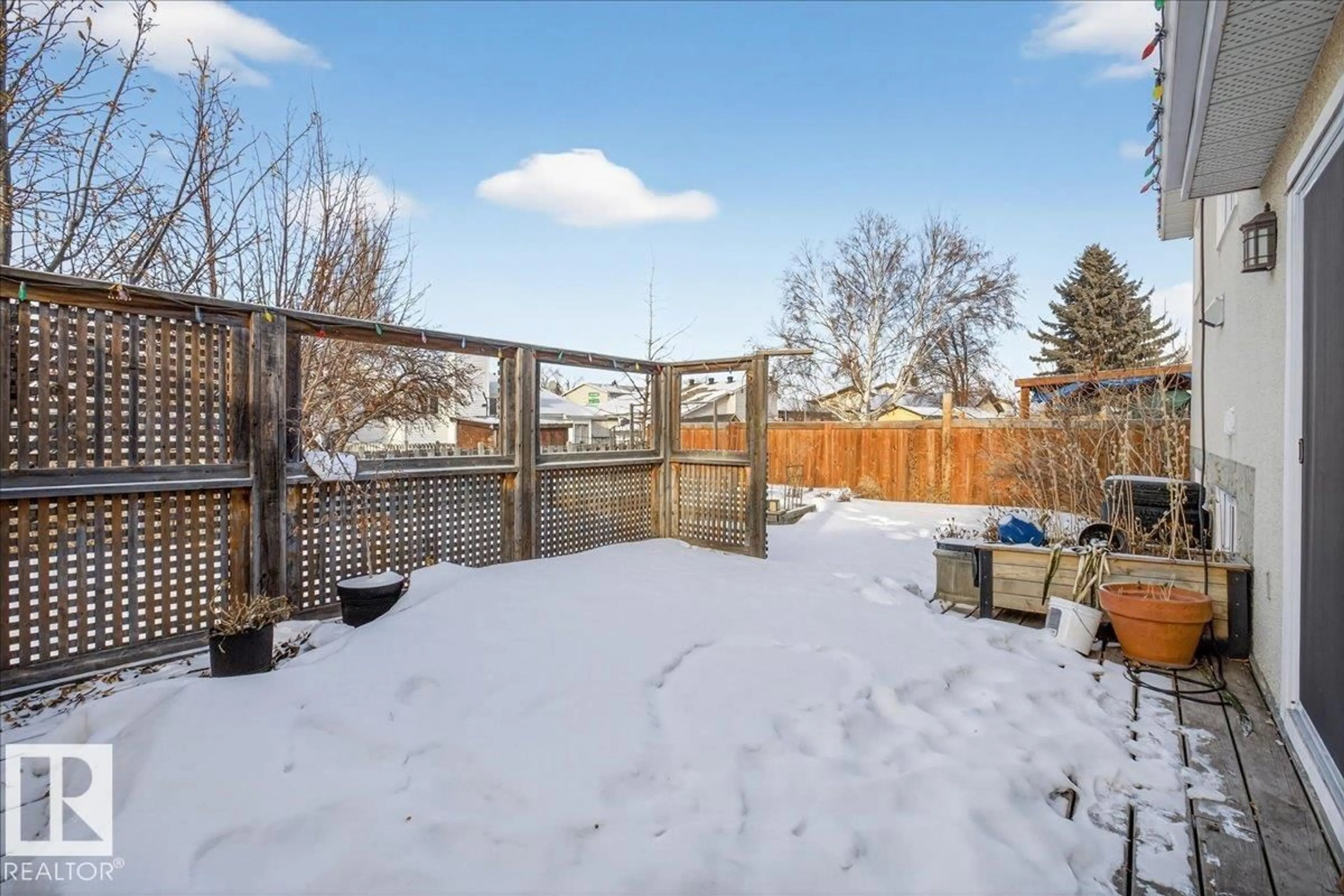 Patio, unknown for 2516 42 ST, Edmonton Alberta T6L4M8