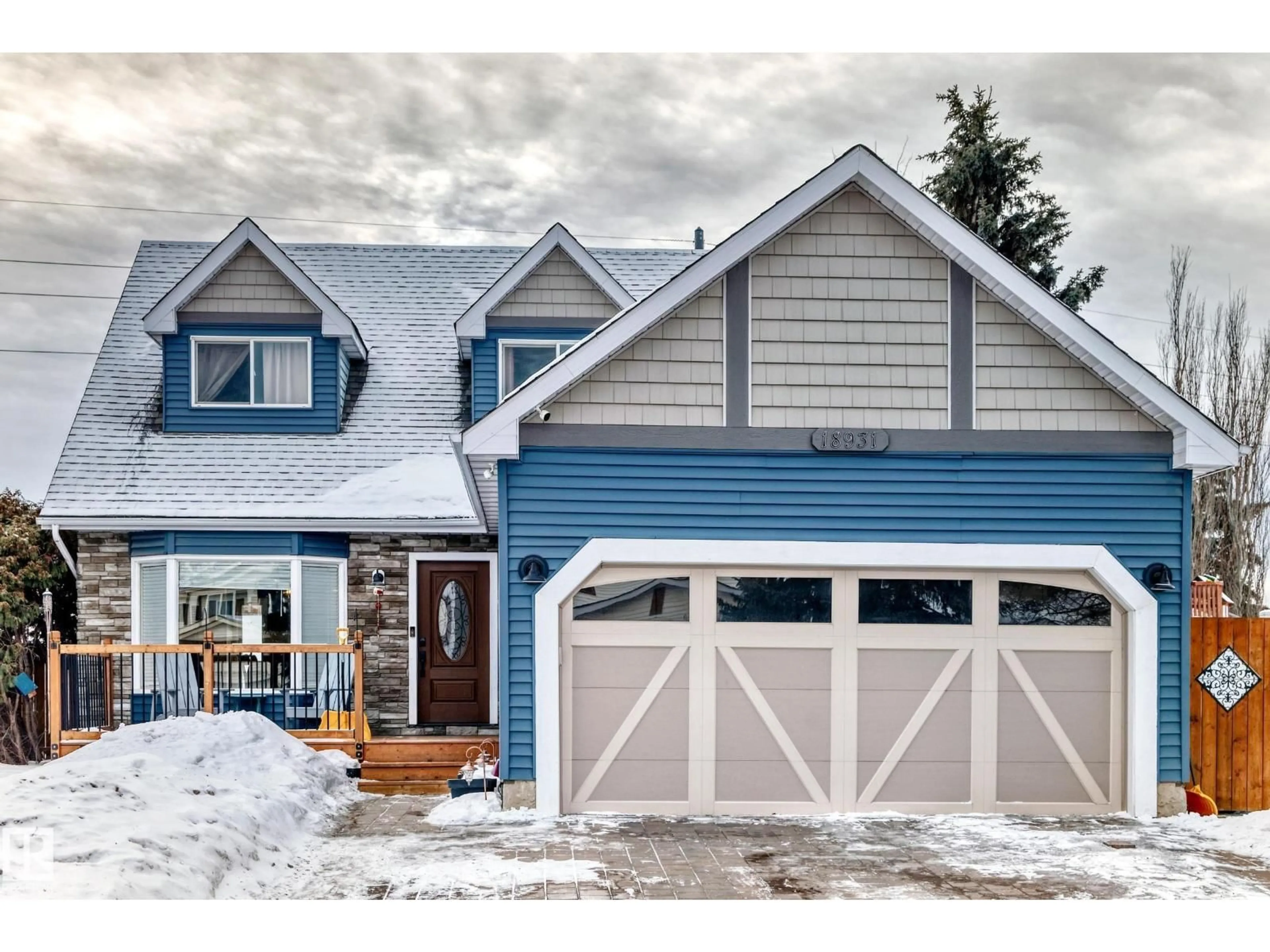 Home with vinyl exterior material, street for 18931 80 AV, Edmonton Alberta T5T5B8