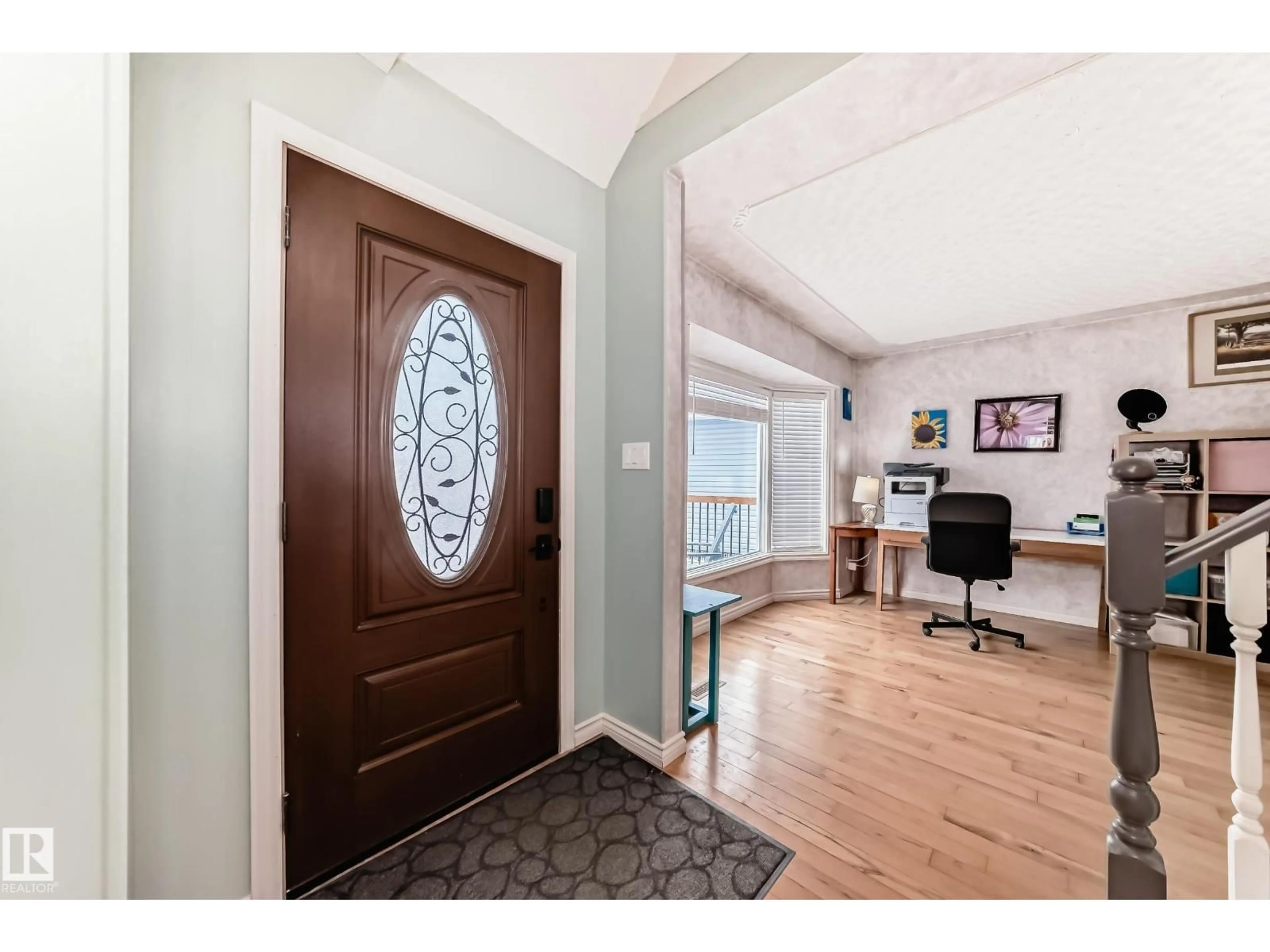 Indoor entryway for 18931 80 AV, Edmonton Alberta T5T5B8