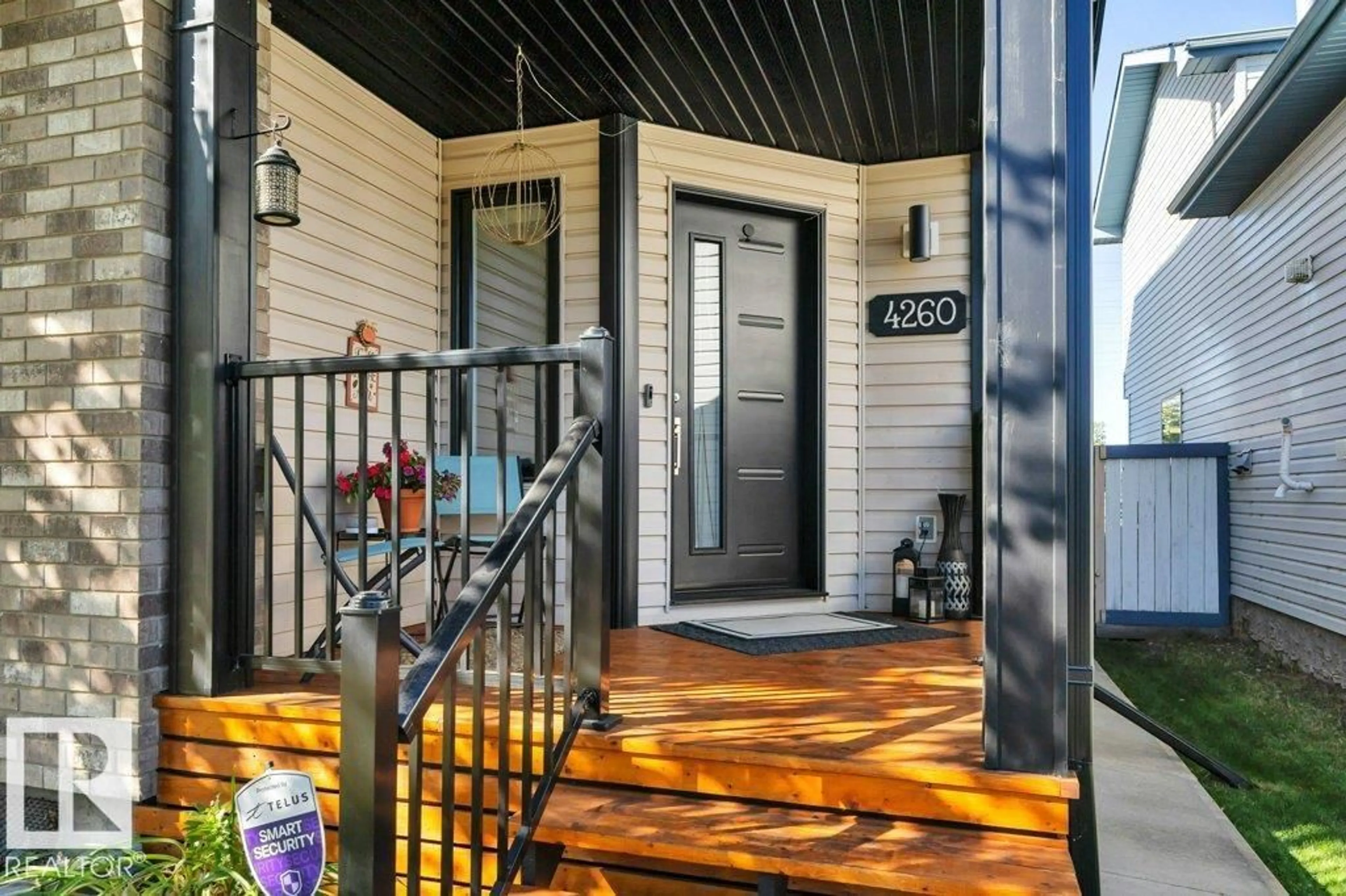 Indoor entryway for 4260 24 ST, Edmonton Alberta T6T1L9