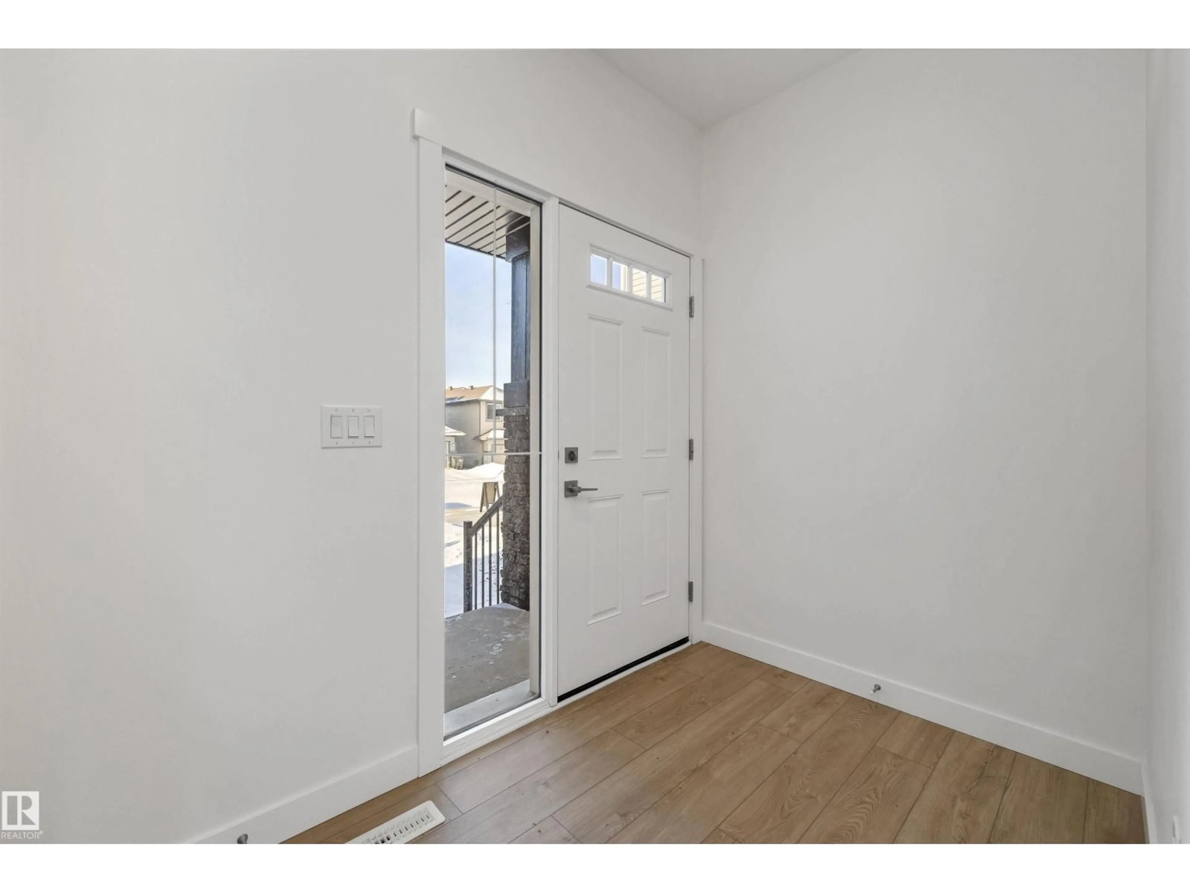 Indoor entryway for 122 SUNLAND WY, Sherwood Park Alberta T8H2Y6