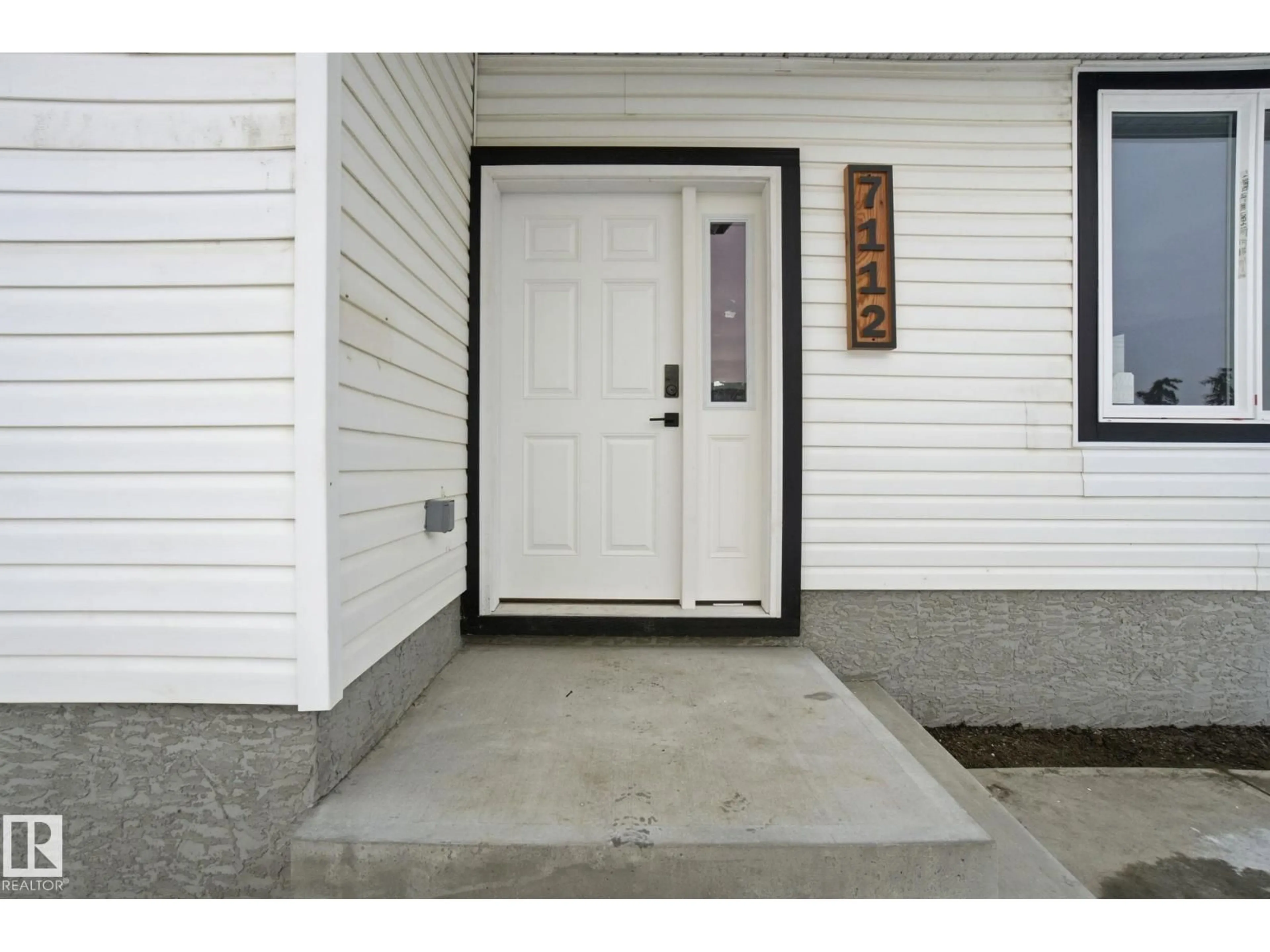 Indoor entryway for 7112 132 AV, Edmonton Alberta T5C2A6
