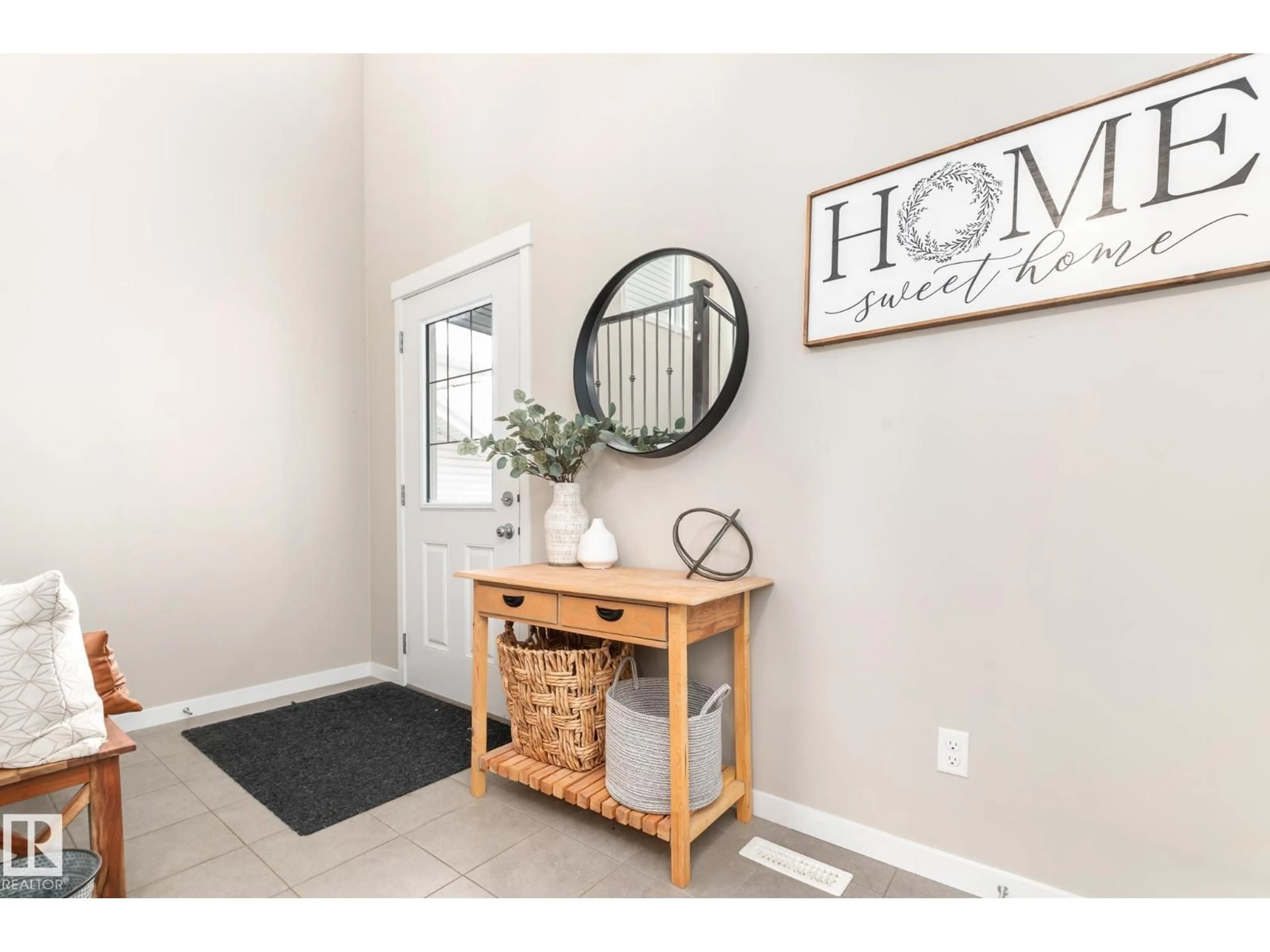 Indoor entryway for 82 SPRUCE RIDGE DR, Spruce Grove Alberta T7X0S5