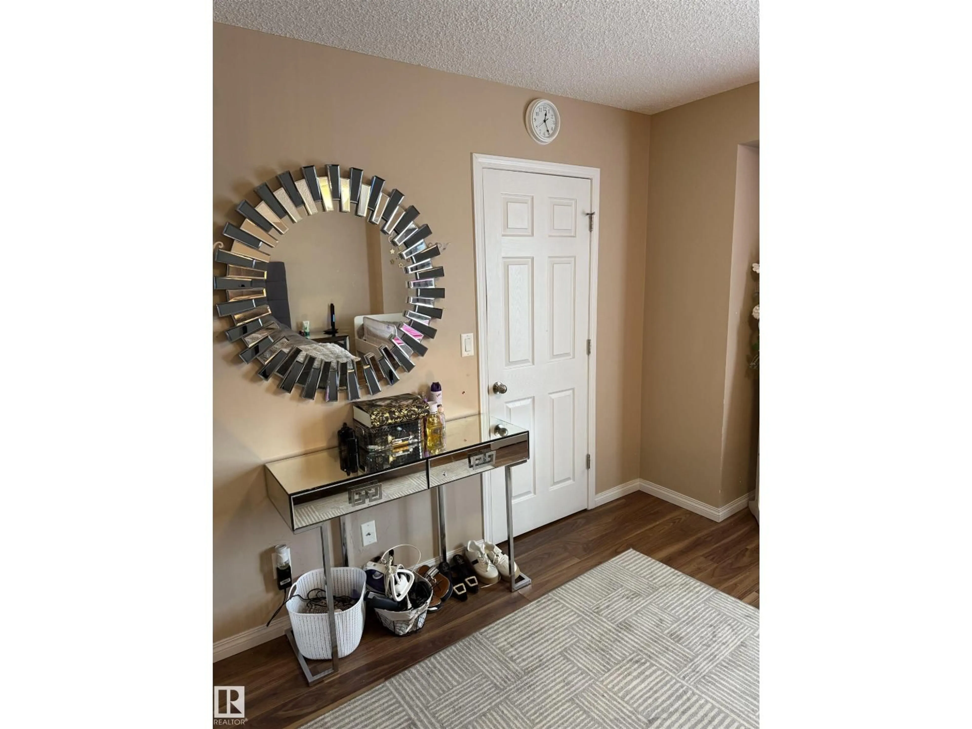 Indoor entryway for #11 - 15128 22 ST, Edmonton Alberta T5Y2W5
