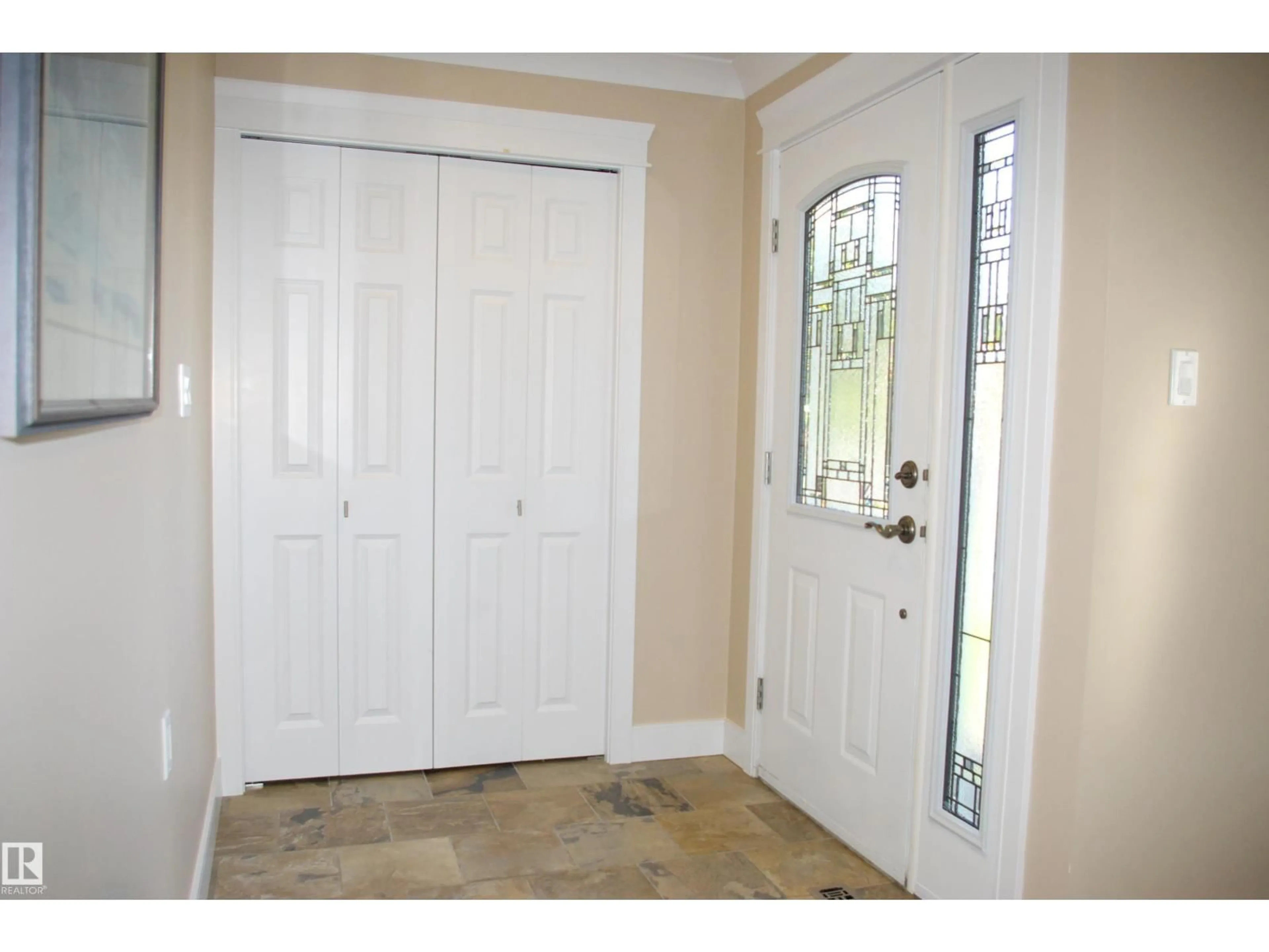 Indoor entryway for 168 WARWICK RD, Edmonton Alberta T5X4P8
