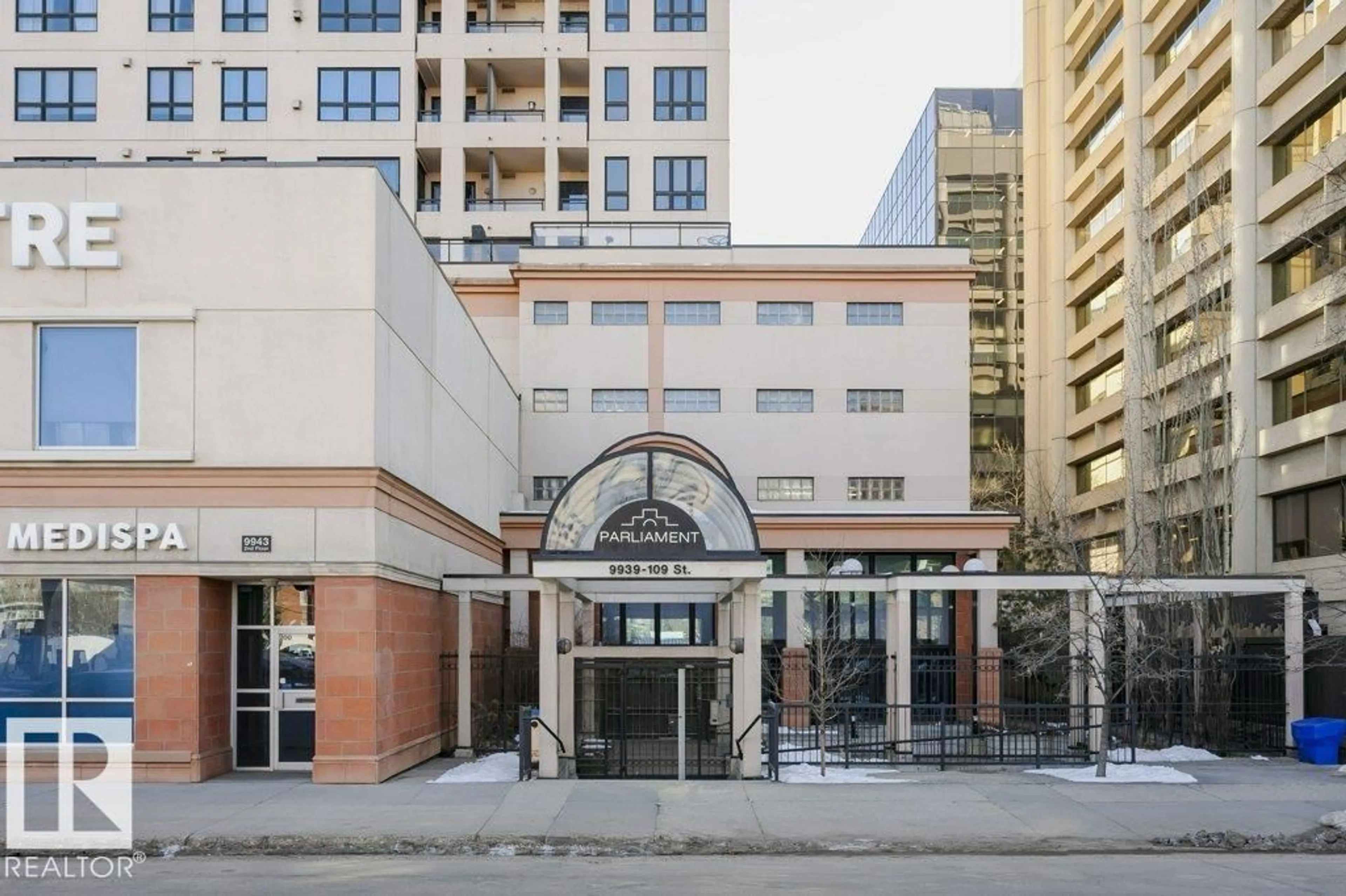 Indoor foyer for 9939 - 1208 109 ST, Edmonton Alberta T5K1H6