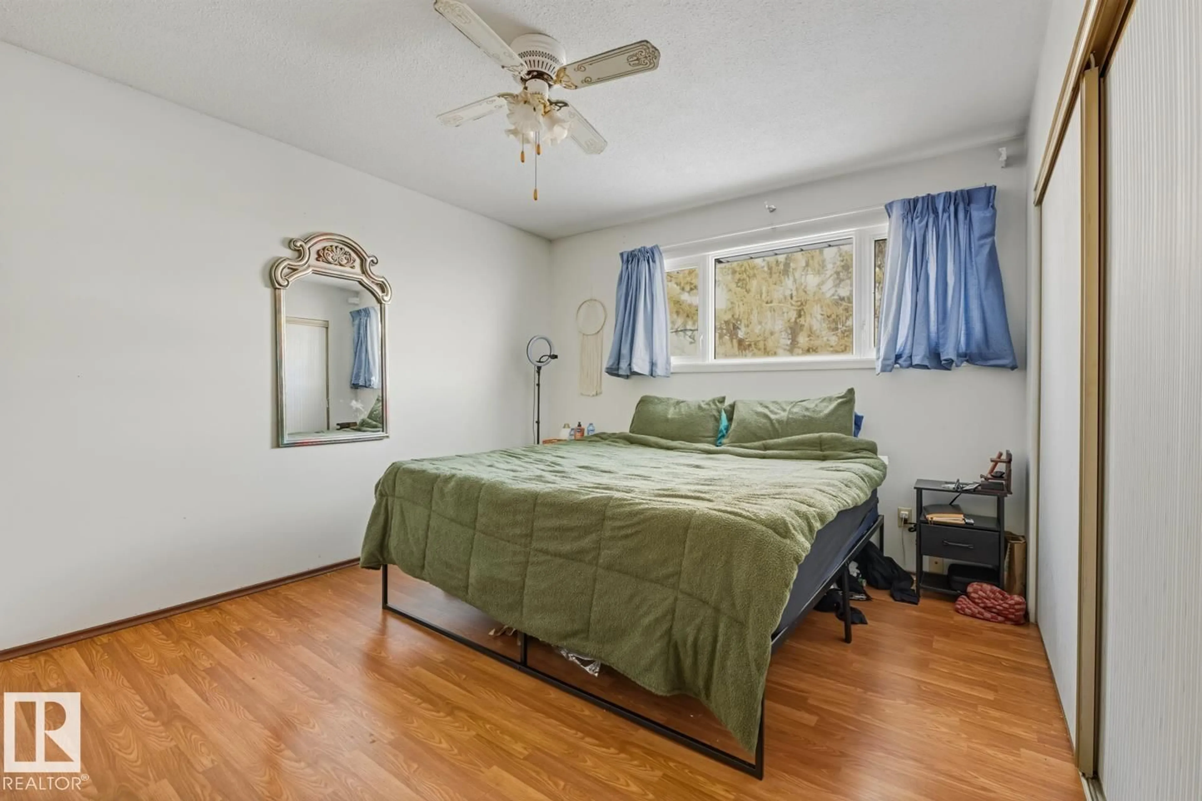 A pic of a room for 11516 152A AV, Edmonton Alberta T5X1E2