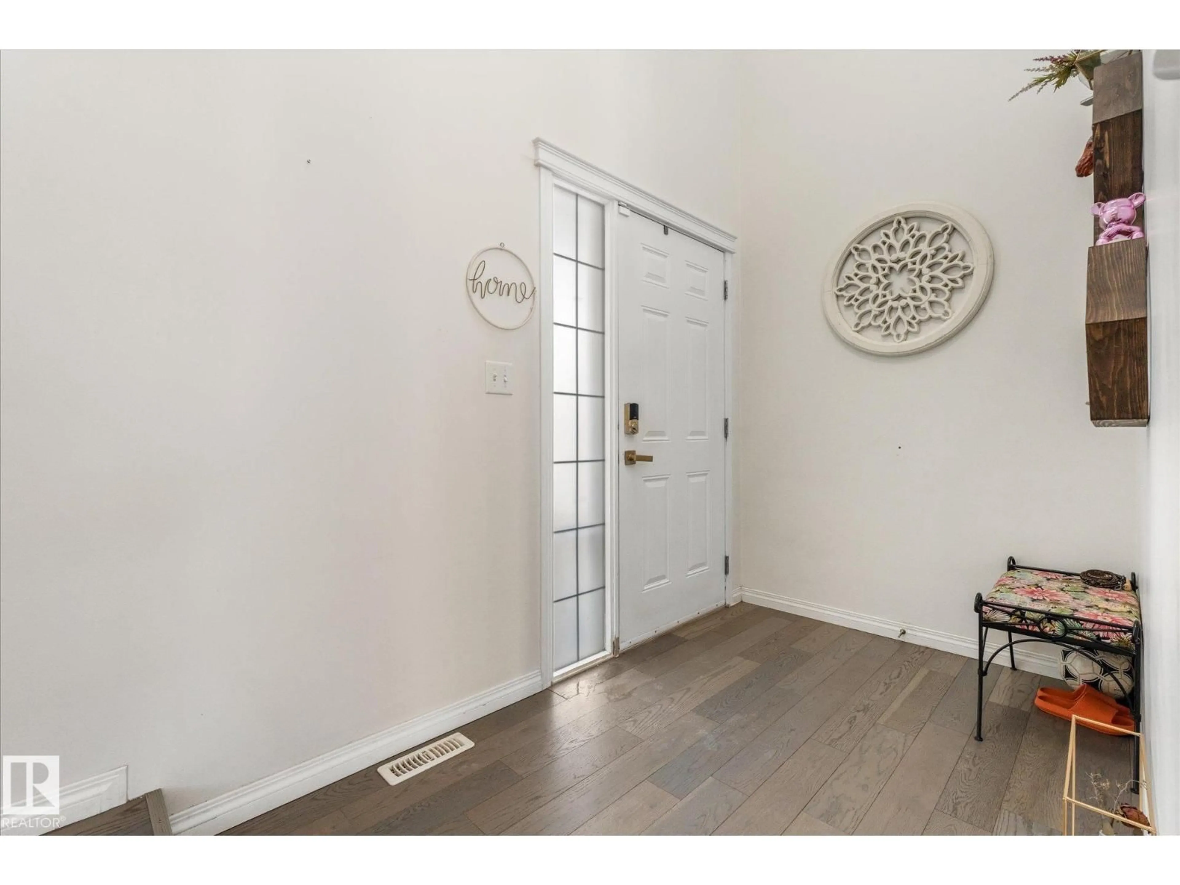 Indoor entryway for 14 WISTERIA LN, Fort Saskatchewan Alberta T8L0B6