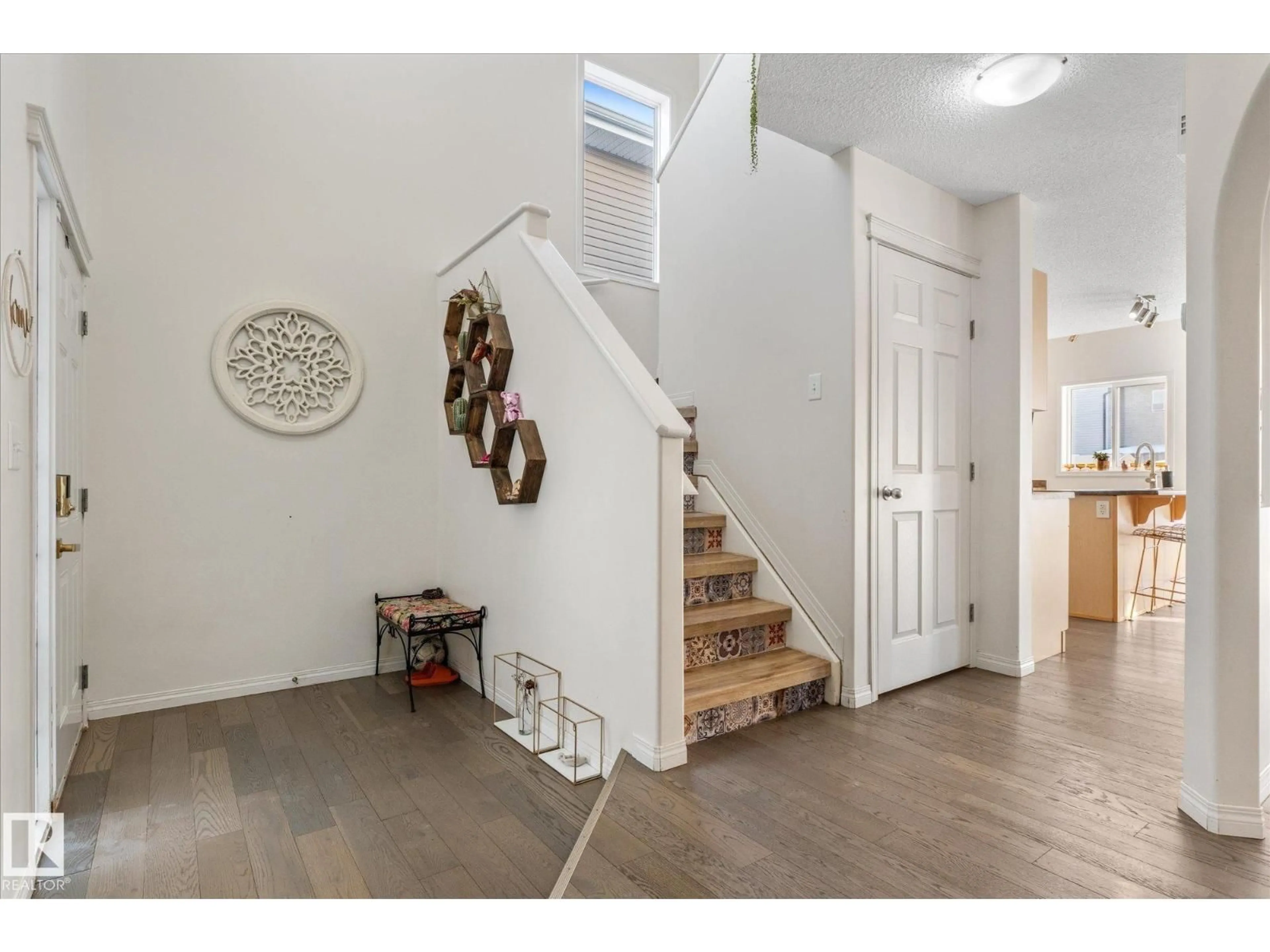 Indoor entryway for 14 WISTERIA LN, Fort Saskatchewan Alberta T8L0B6