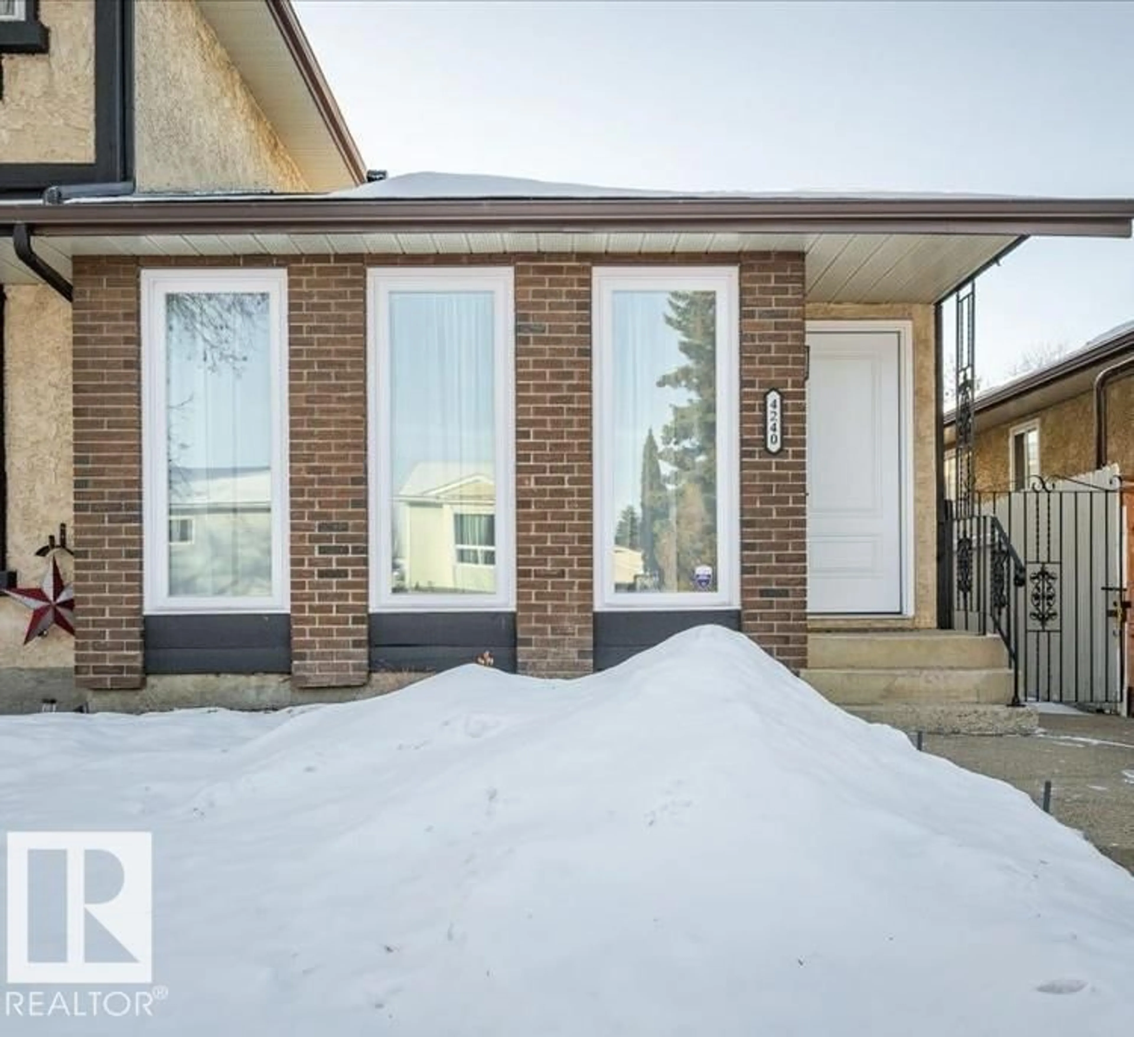 Unknown for 4240 38 ST NW, Edmonton Alberta T6L4K4
