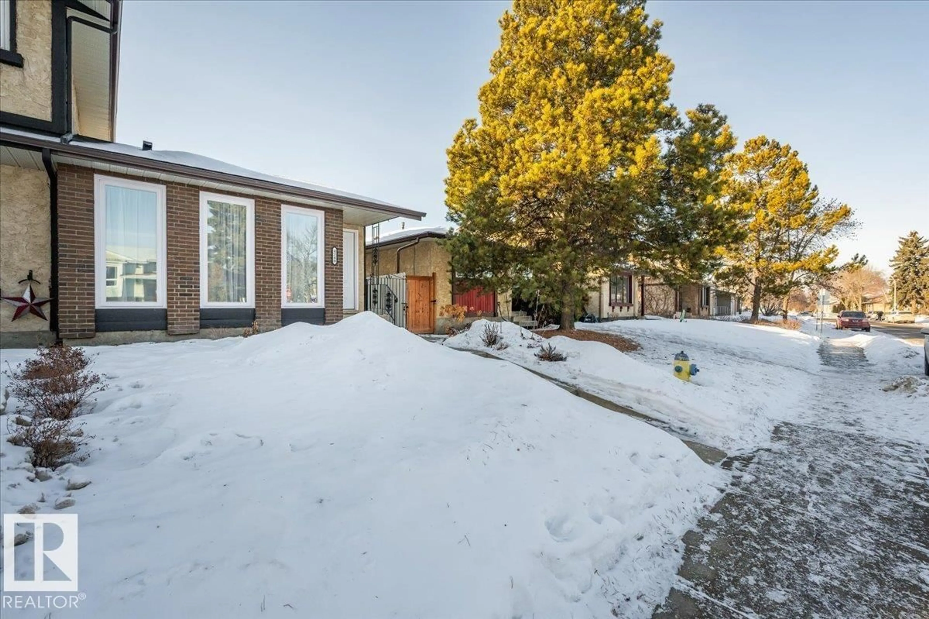A pic from outside/outdoor area/front of a property/back of a property/a pic from drone, street for 4240 38 ST NW, Edmonton Alberta T6L4K4