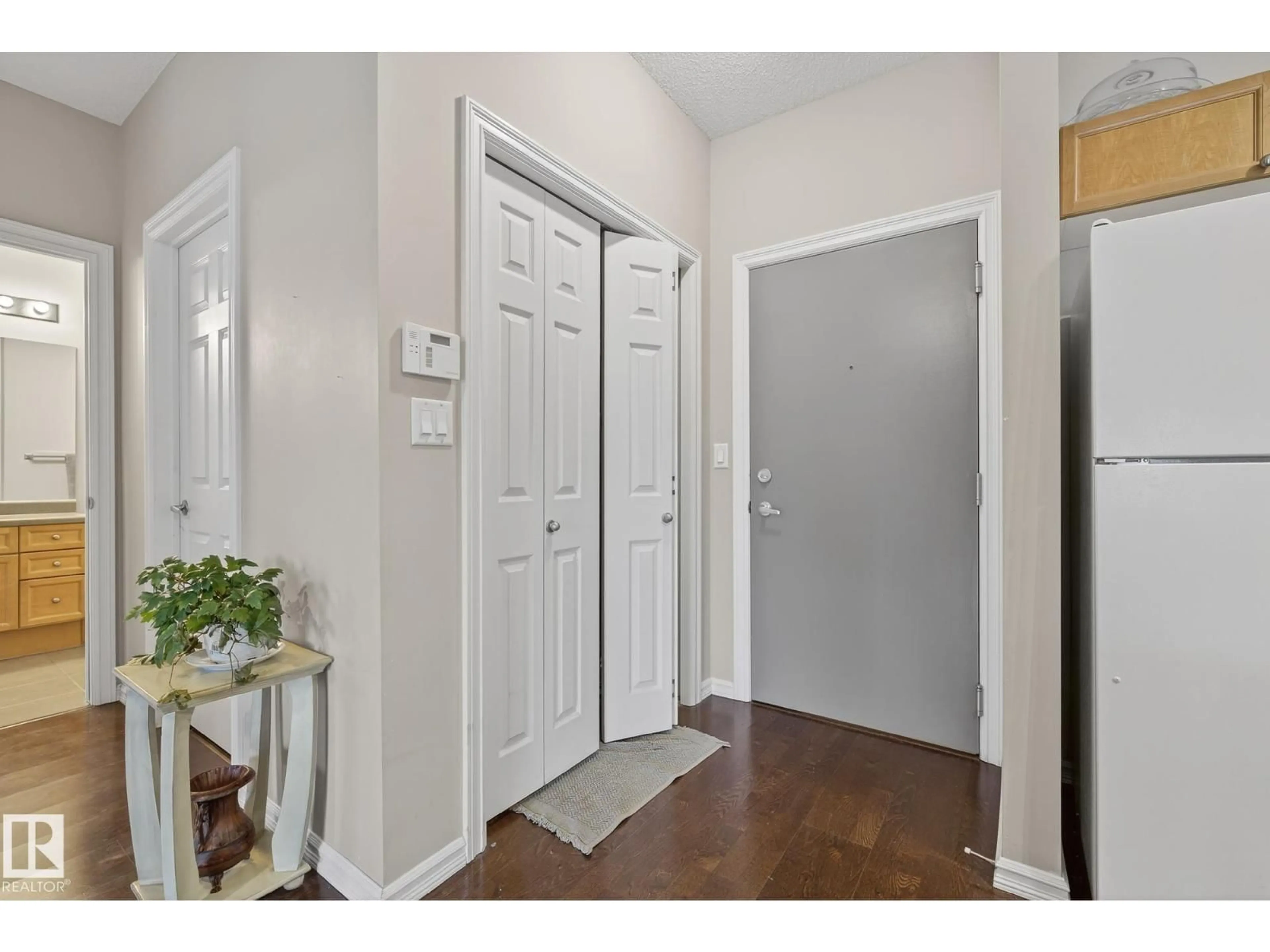 Indoor entryway for #111 - 226 MACEWAN ROAD, Edmonton Alberta T6W0C5
