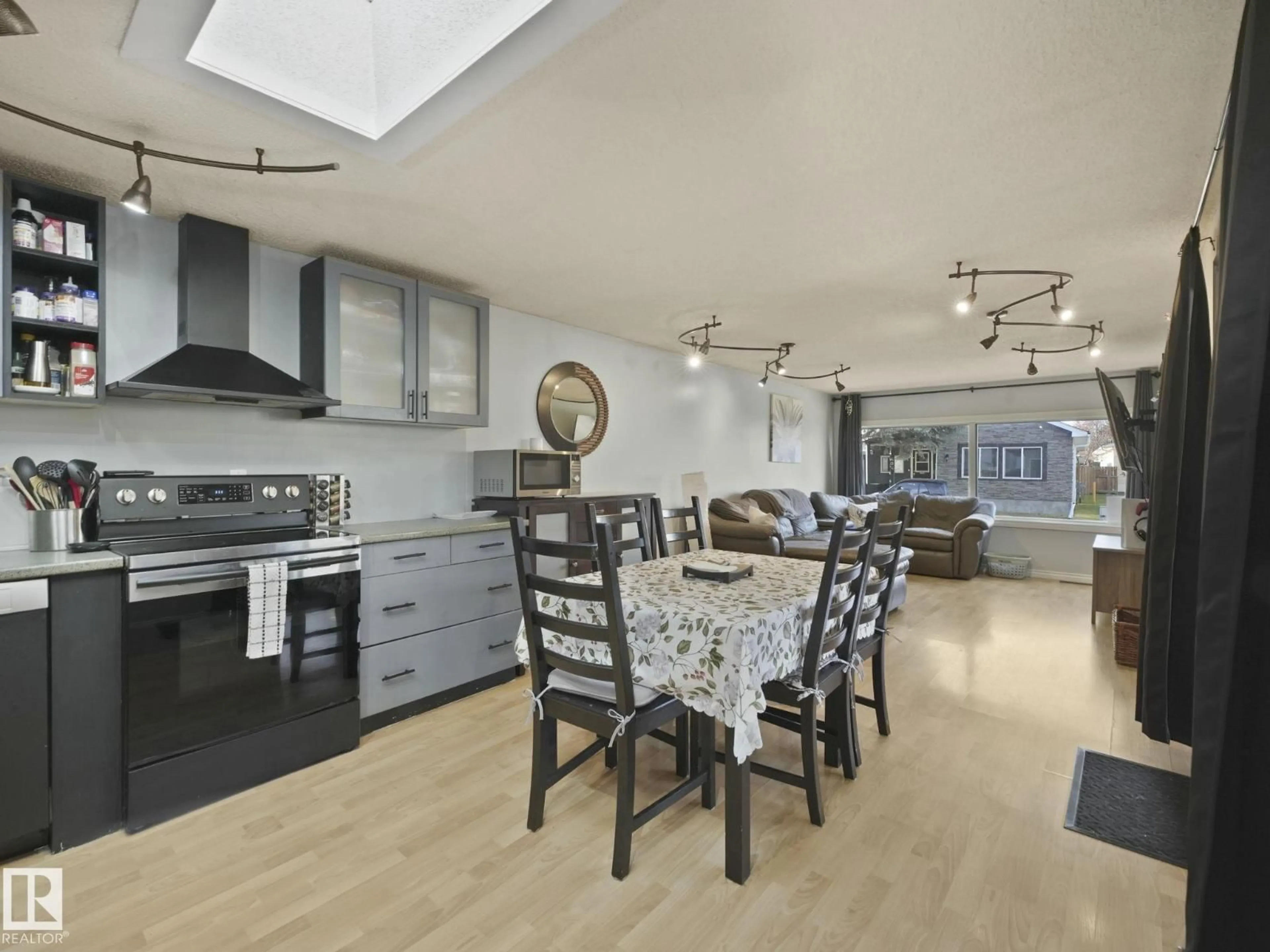 Open concept kitchen, unknown for 429 WESTVIEW CL, Edmonton Alberta T5S1T5