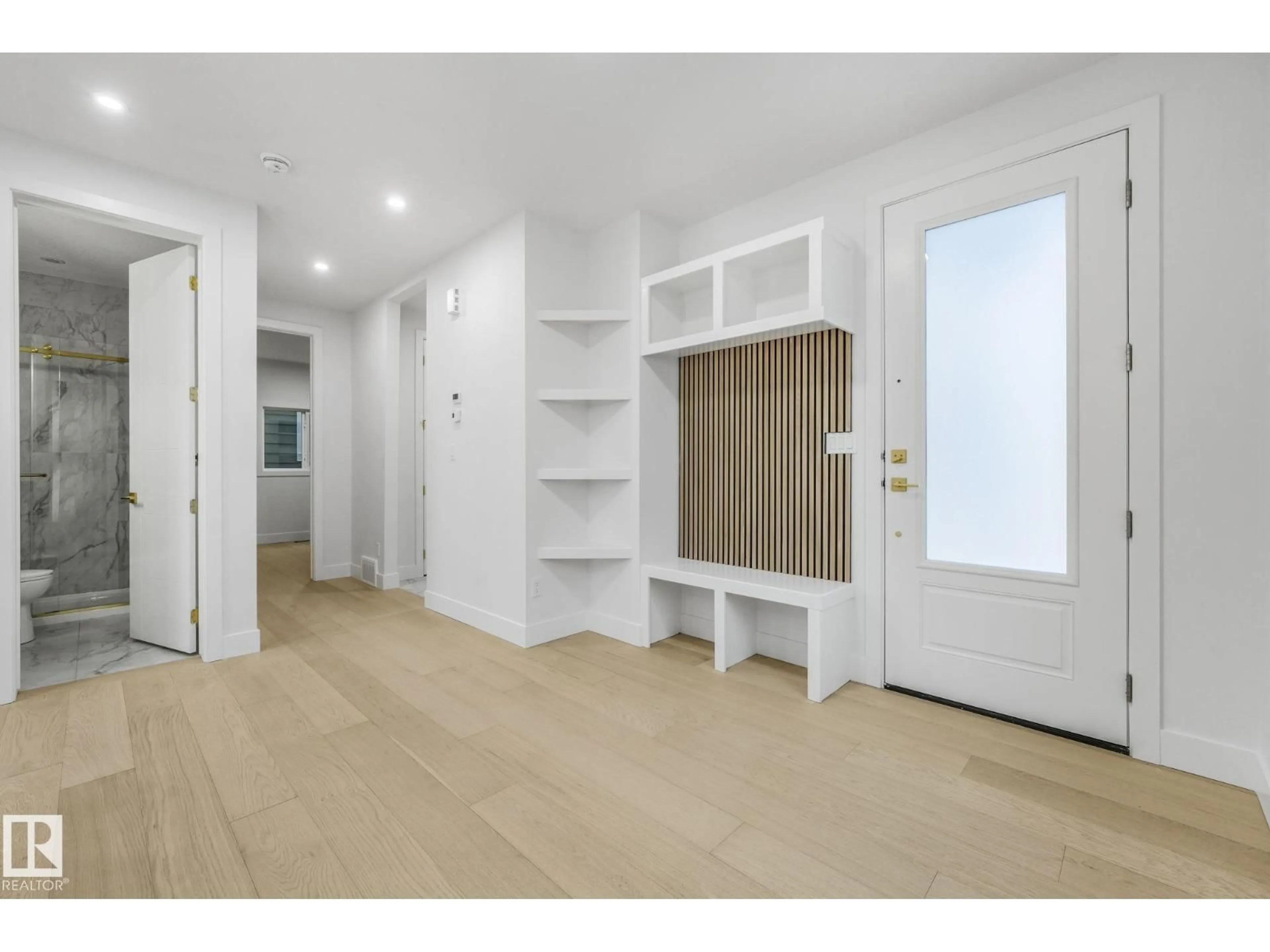 Indoor entryway for 1 BIRKSHIRE CR, Sherwood Park Alberta T8B0C6