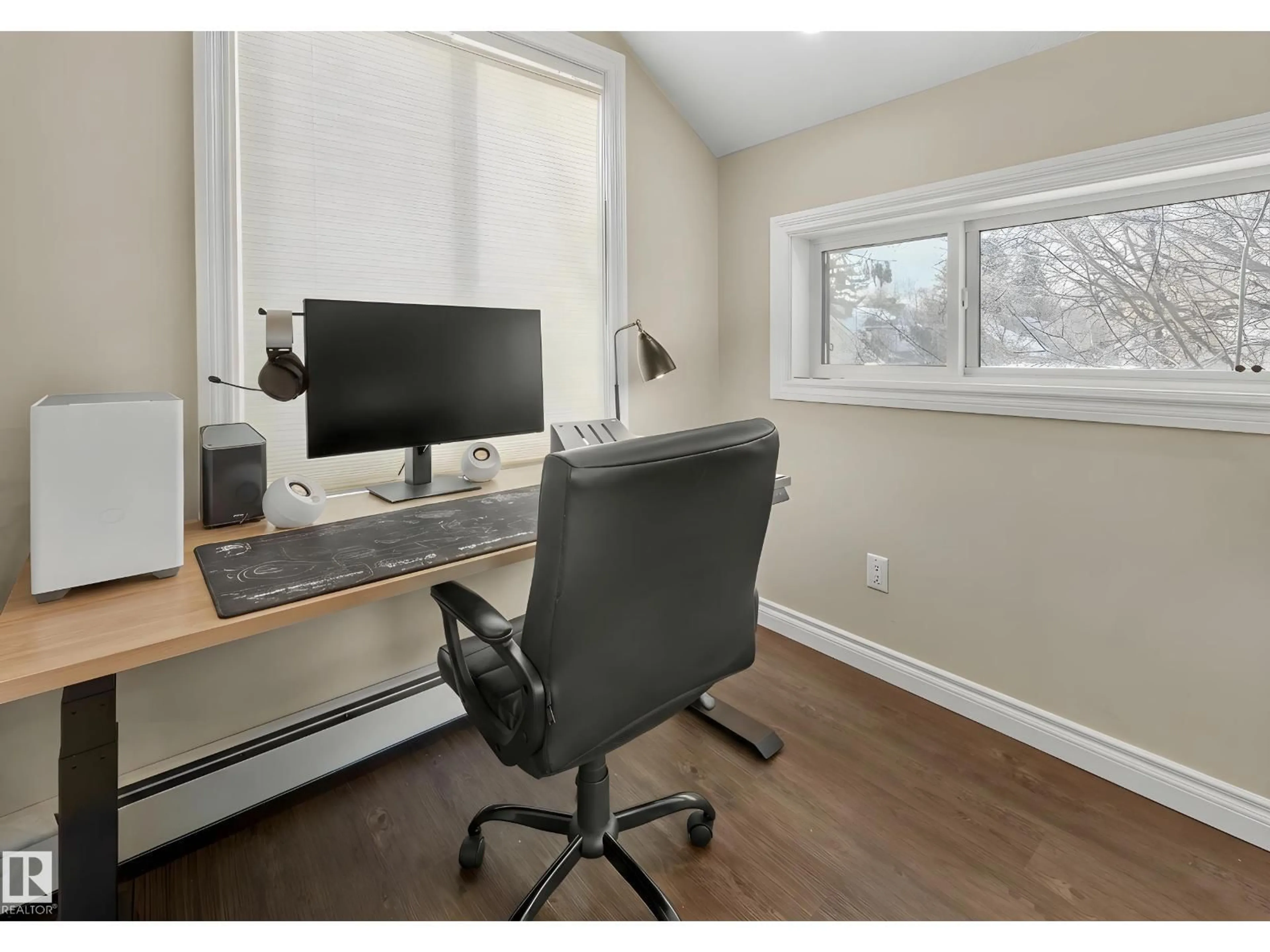 A pic of a room for NW - 11212 75 AV, Edmonton Alberta T6G0H3