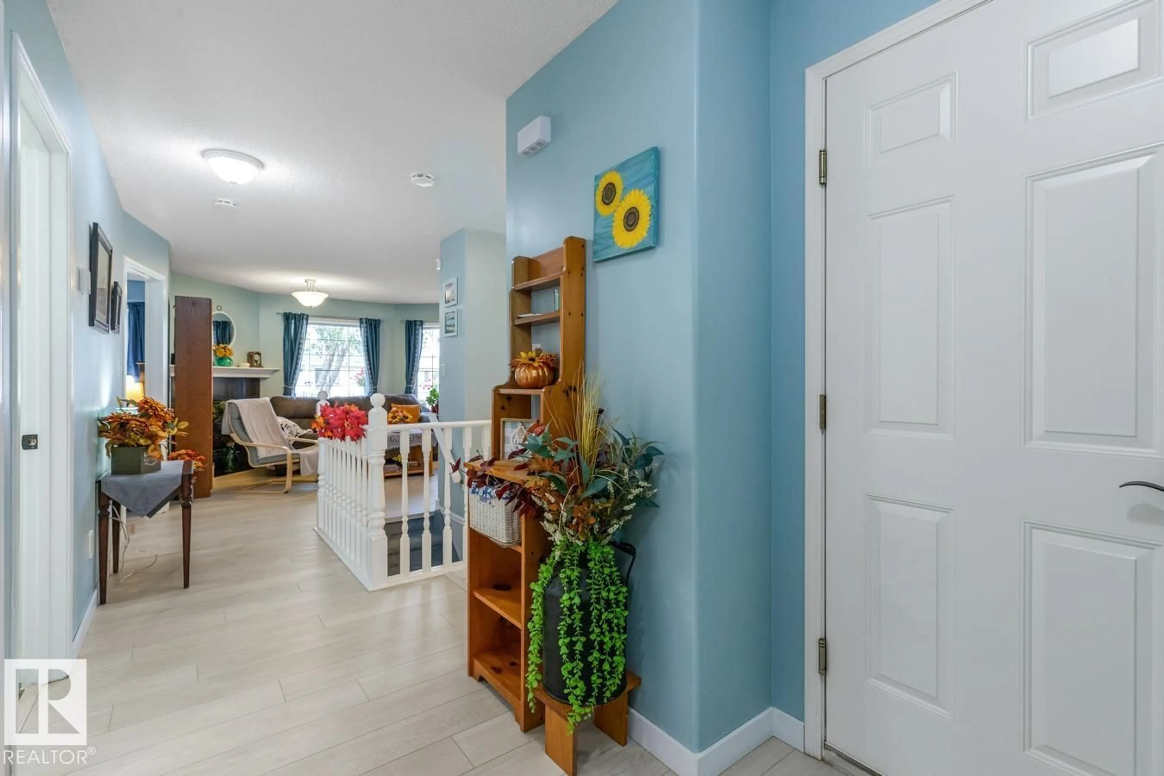 Indoor foyer for #9 - 1850 MILL WOODS RD E, Edmonton Alberta T6L7C6