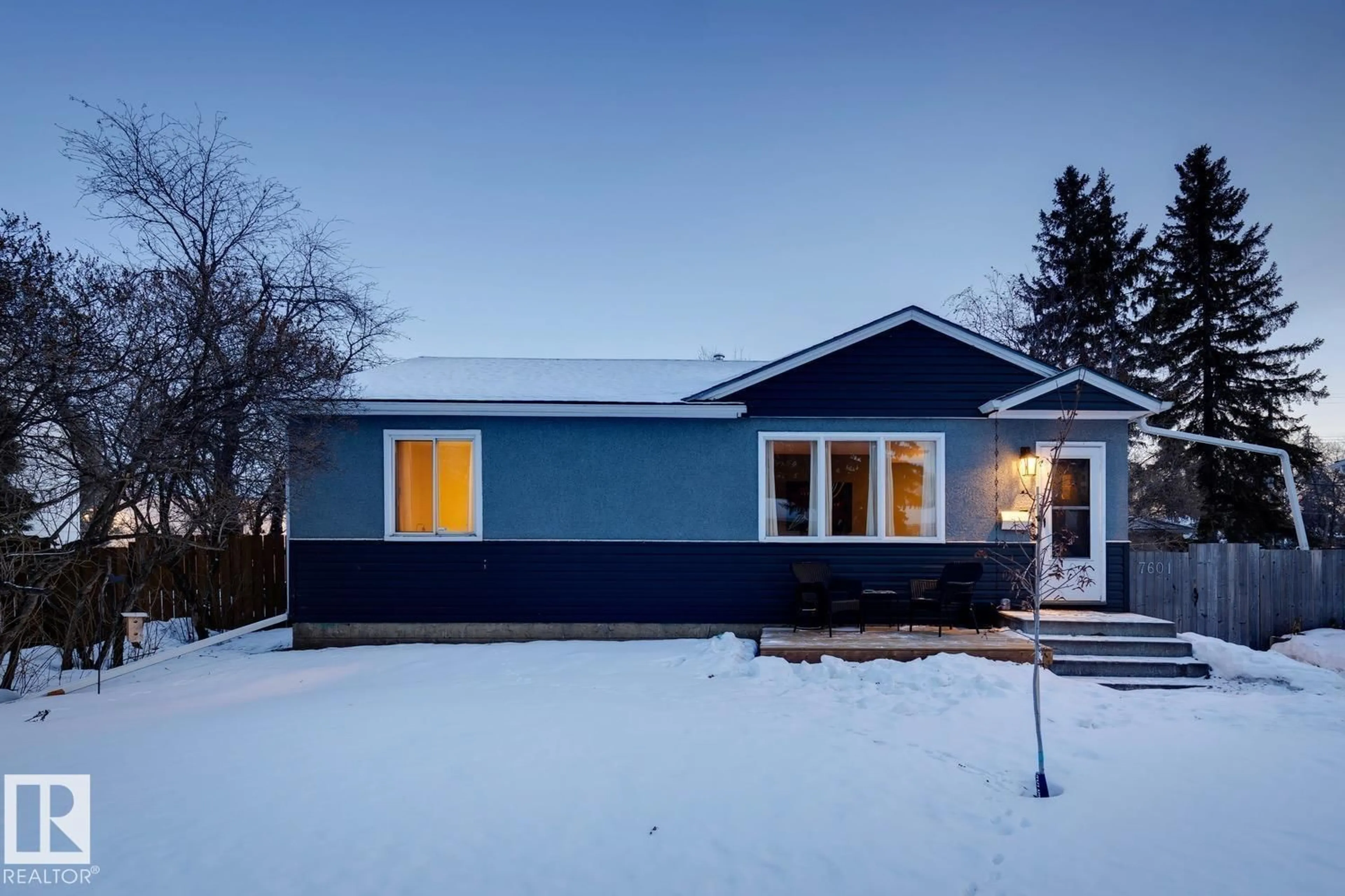 Home with vinyl exterior material, street for 7601 91 AV, Edmonton Alberta T6C1P7